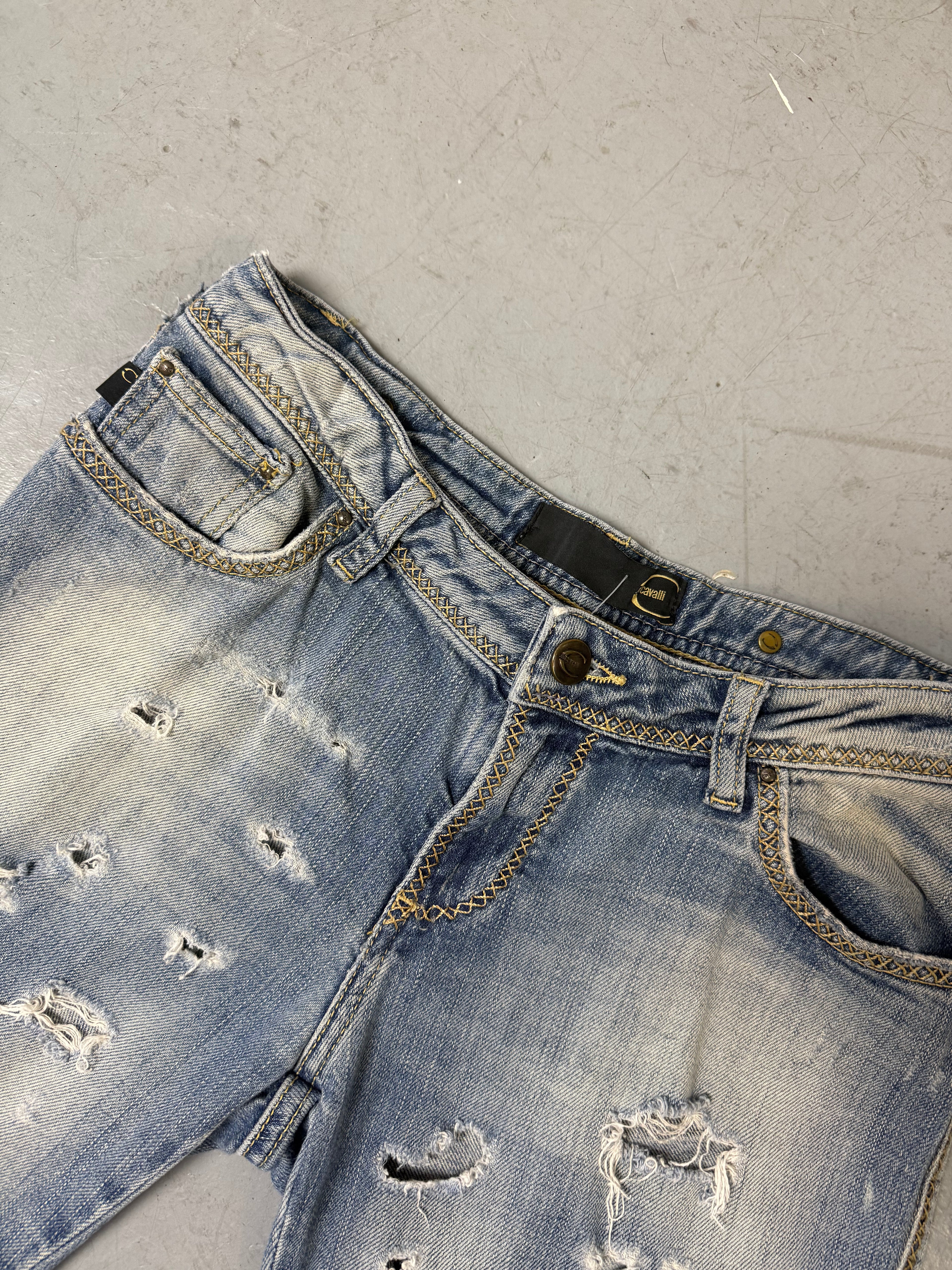 Eine washed denim shorts von justcavalli im ripped look in S