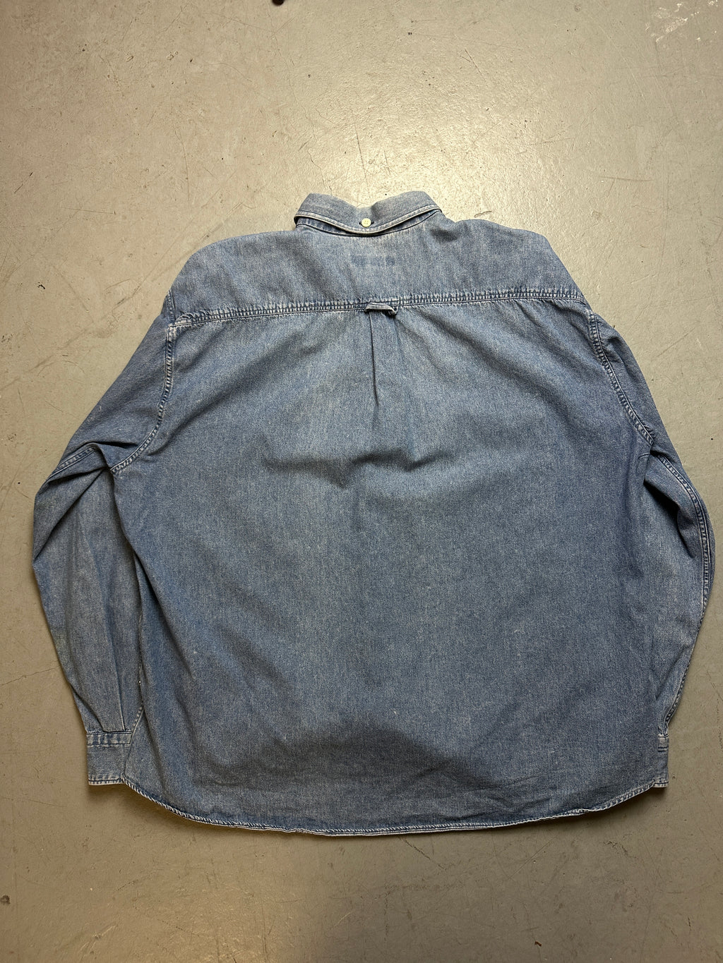 Produktbild von Vintage Stone Island Denim Button Up Shirt von hinten 