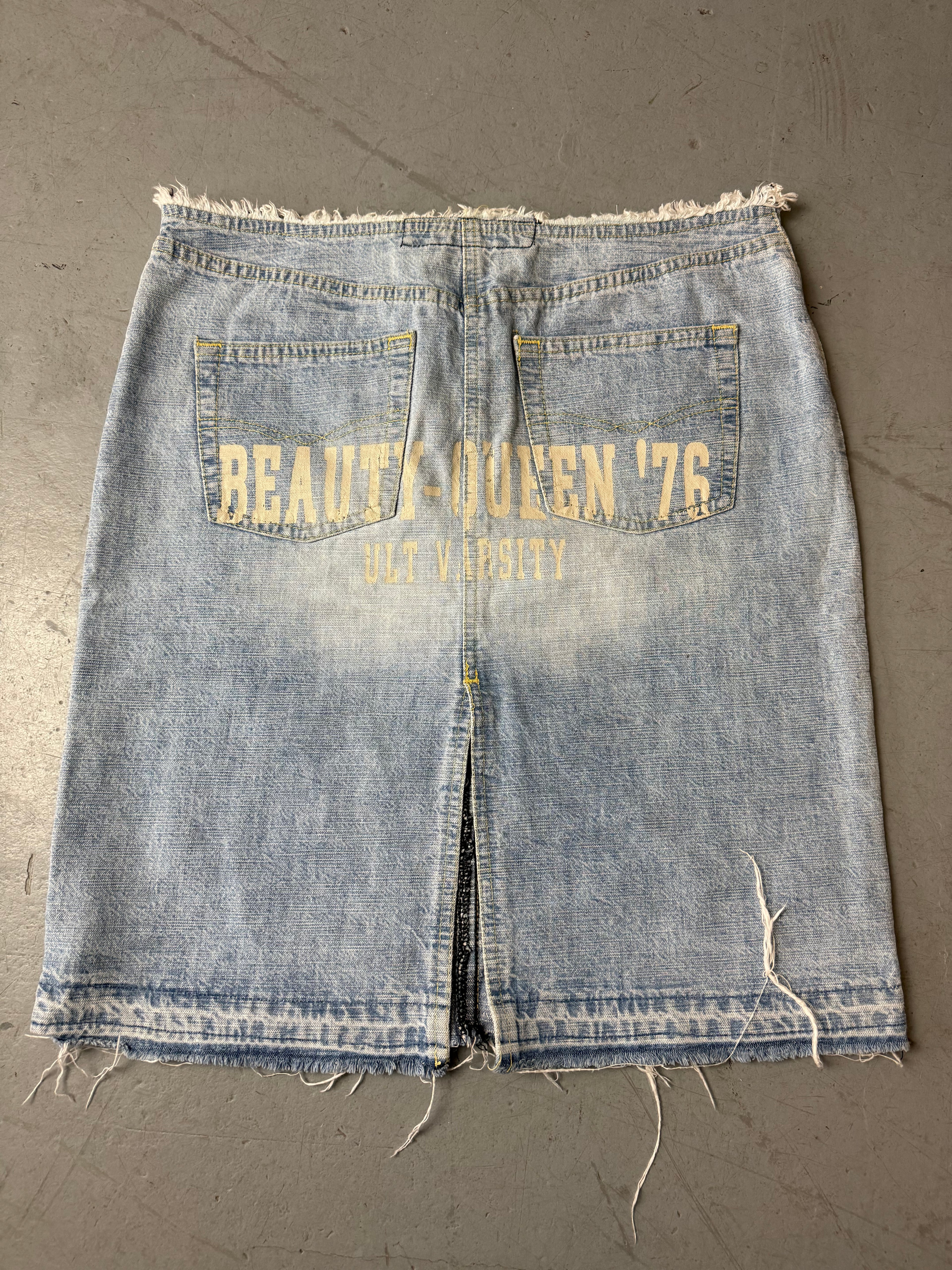Vintage Vintage Unlimited Denim Midi Skirt with Backprint für Damen. Y2K Secondhand 2000s Fashion.