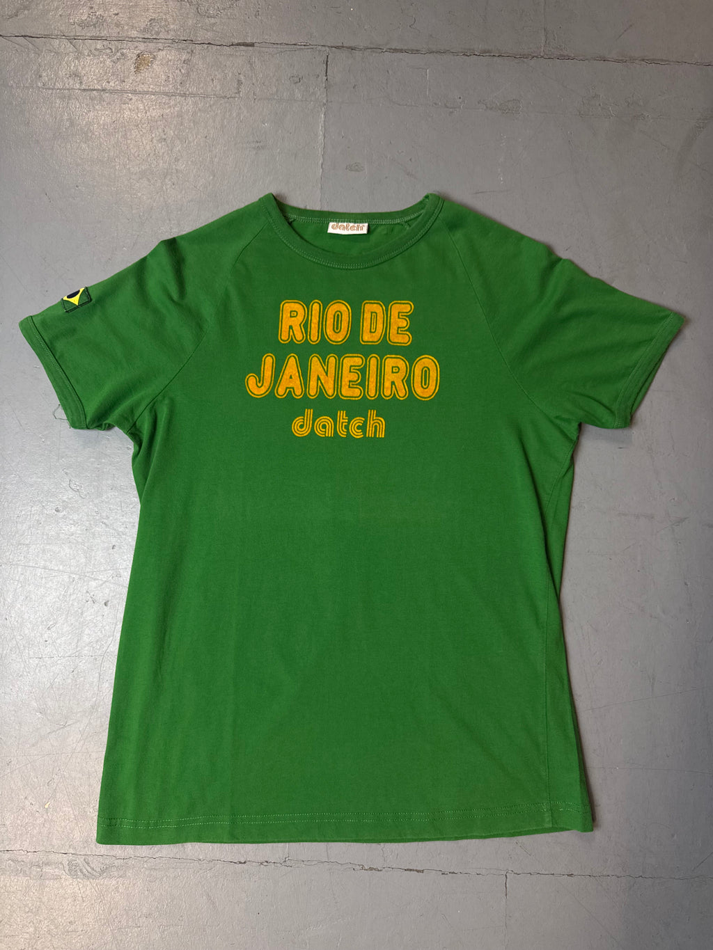 Vintage Datch Rio De Janeiro T-Shirt für Herren. Y2K Second Hand 2000s Fashion 