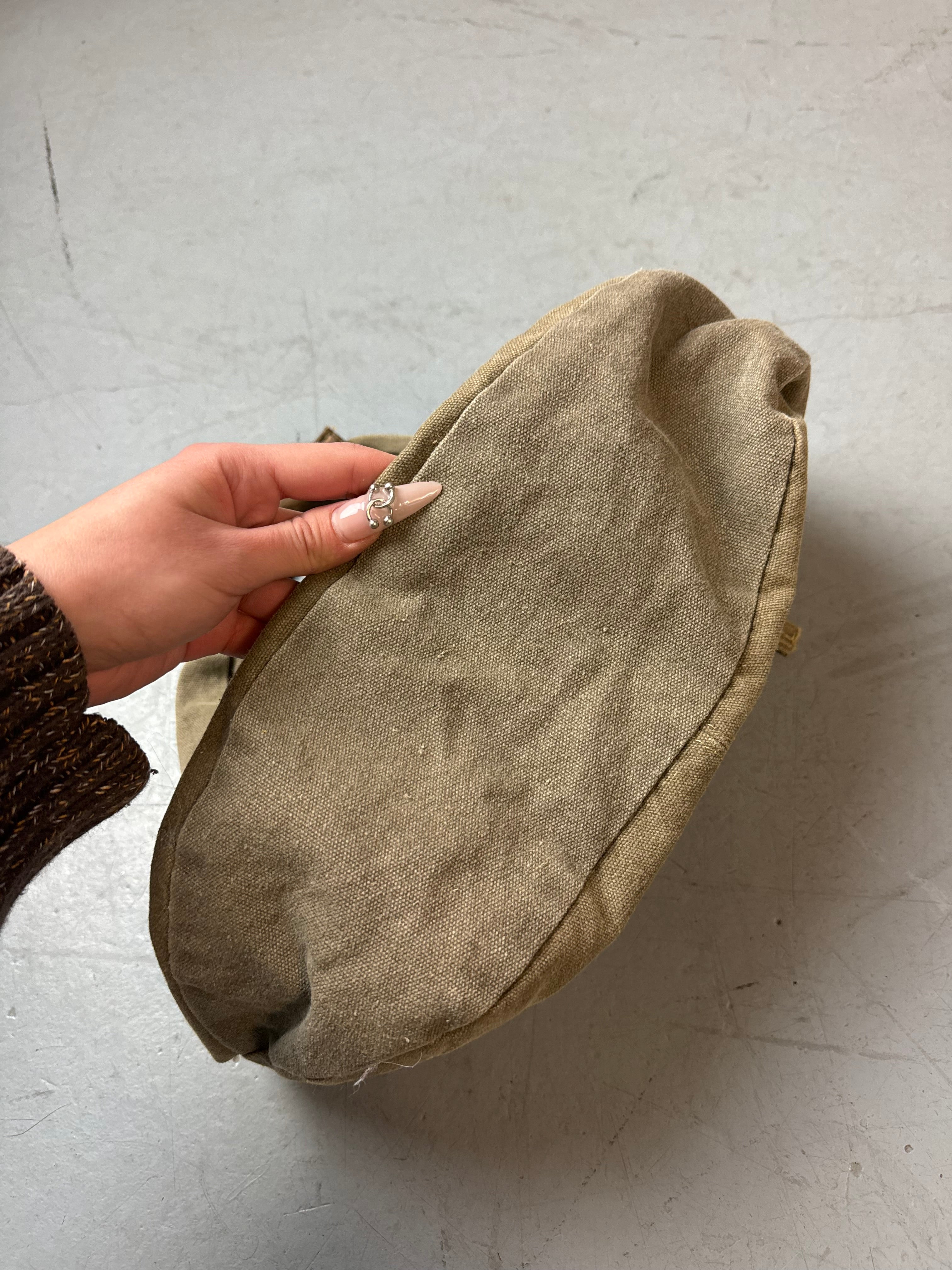 Vintage Daniel Ray Khaki Hobo Bag für Damen. Y2K Second Hand 2000s Fashion