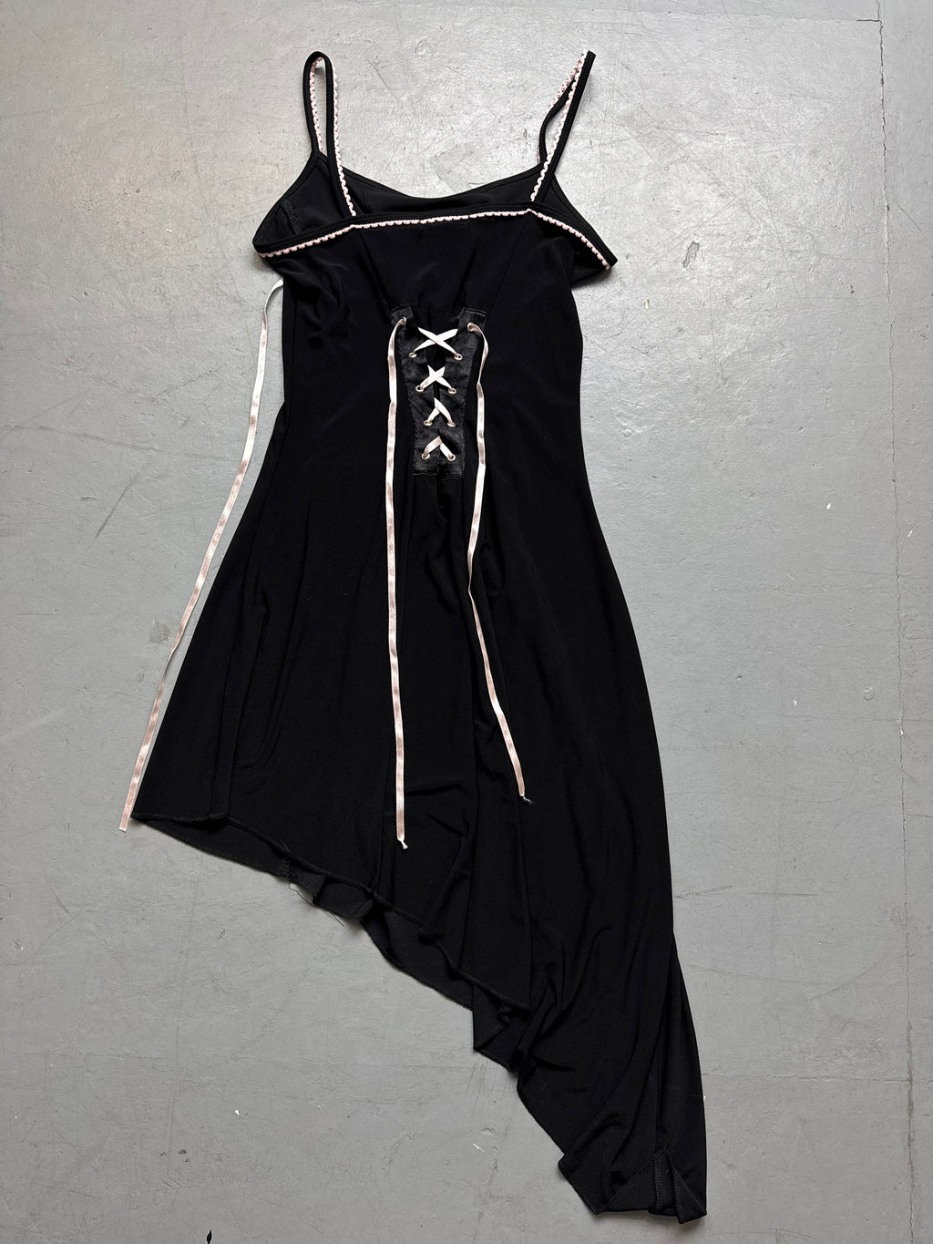 Vintage Black Asymmetrical Laced Up Dress für Damen Y2K Second Hand 2000s Fashion