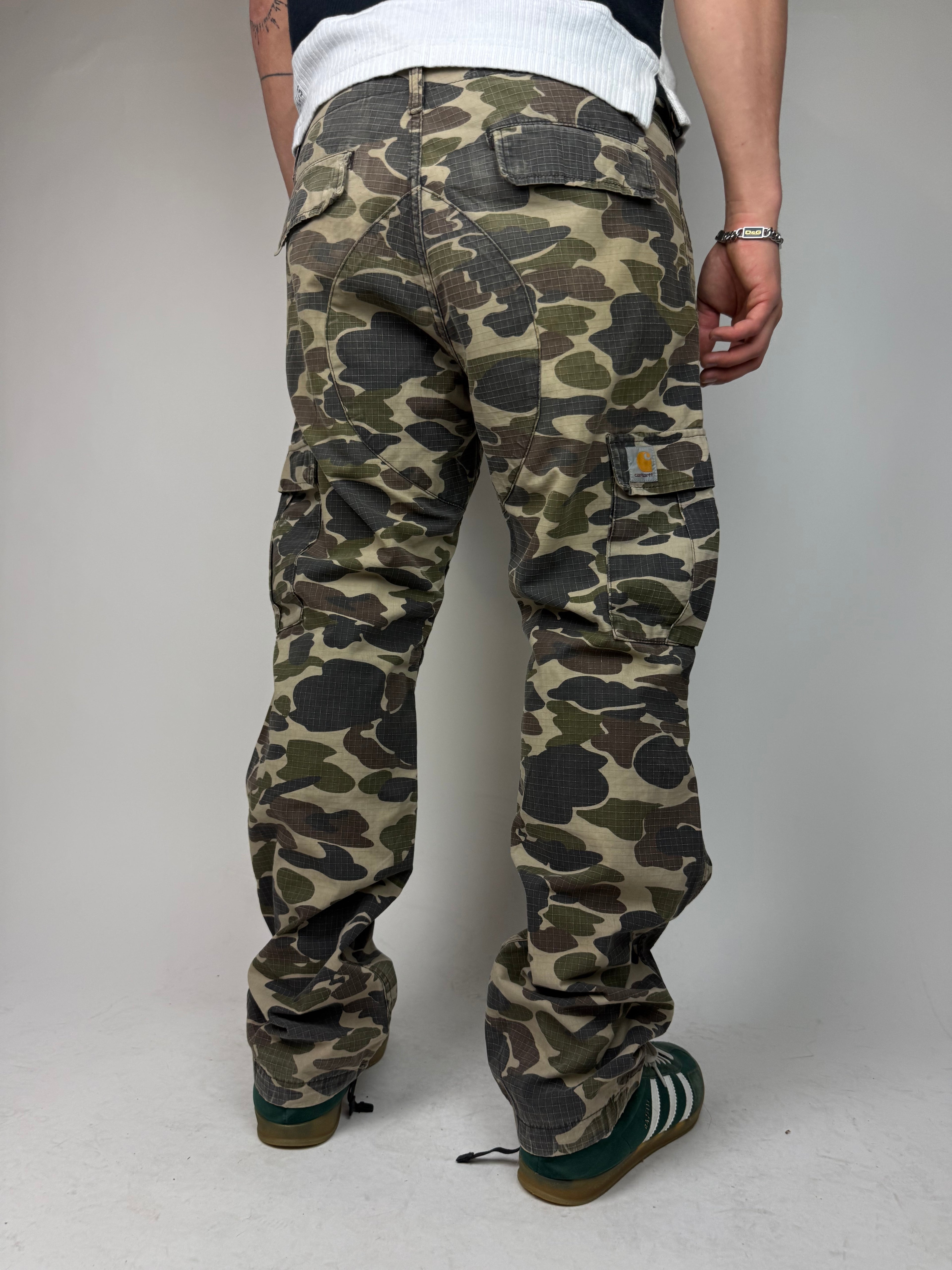 Vintage Carhartt Baggy Camouflage Cargo Pants für Herren. Y2K Second Hand 2000s Fashion