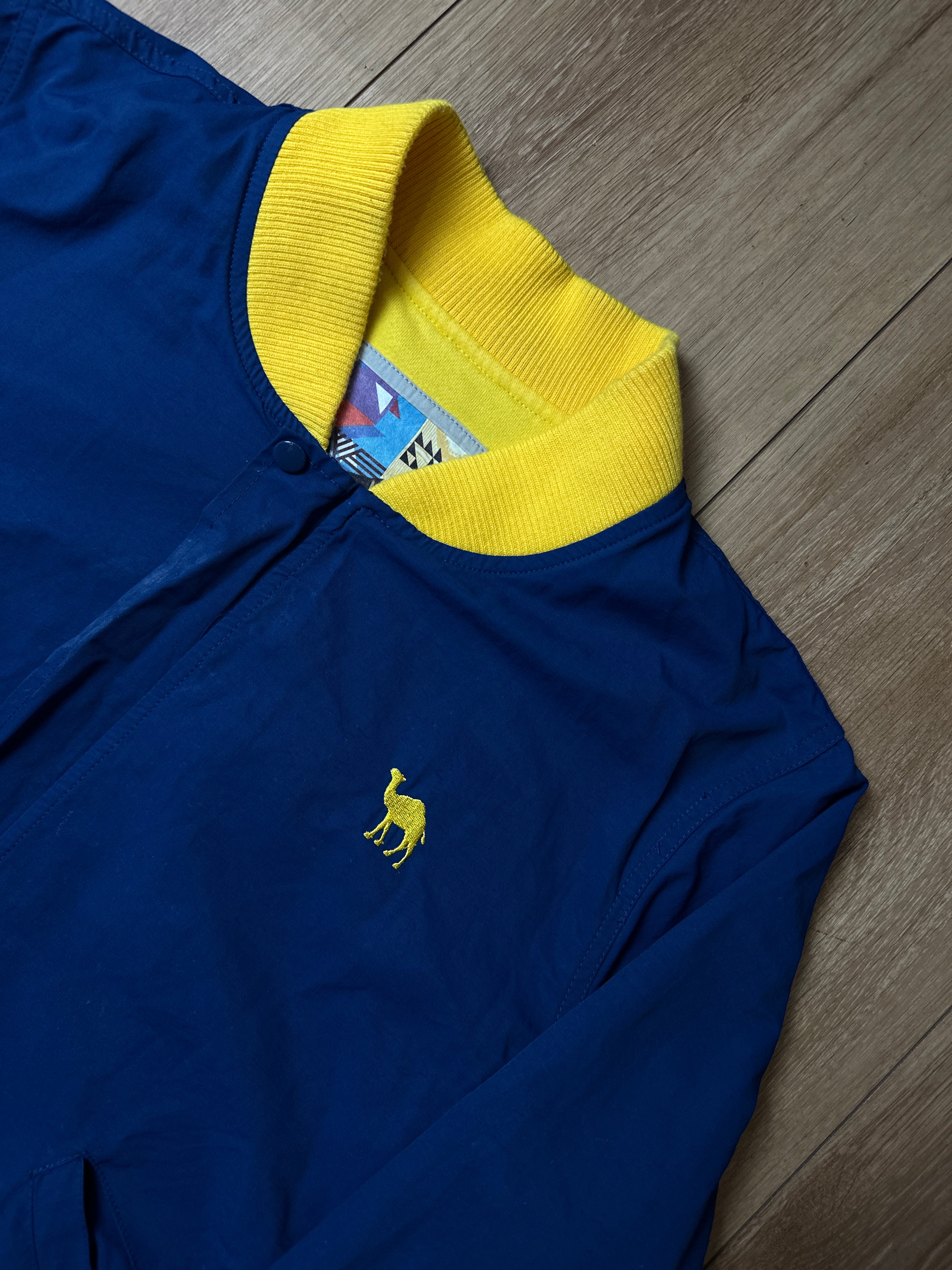 Detailbild von einer Vintage Camel Bomber Jacket von Kragen