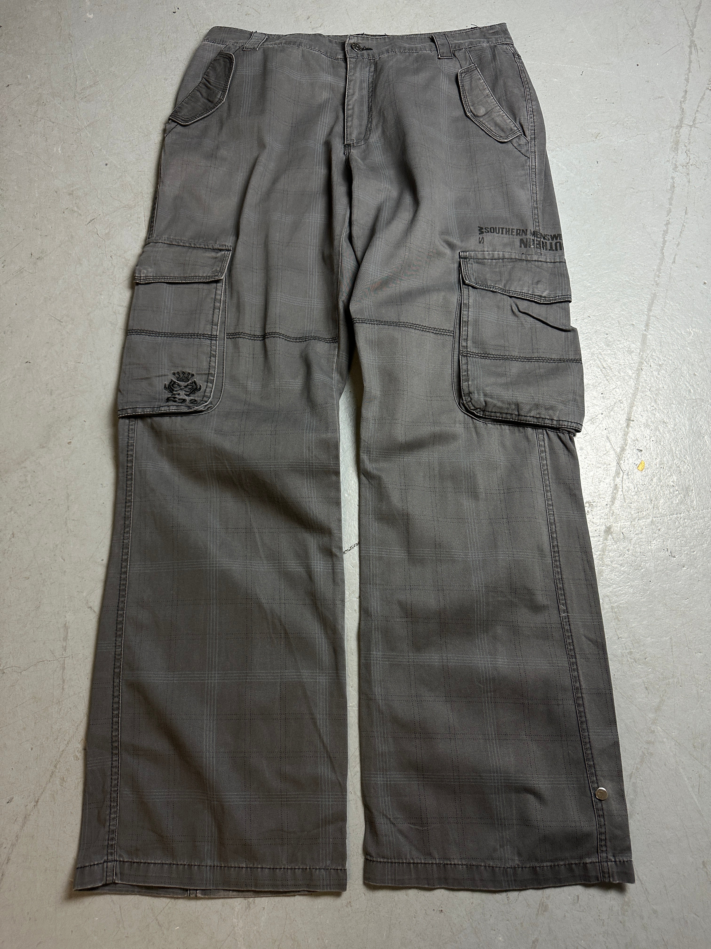 Productbild von Vintage Dark Grey Cargo Pants M/L von vorne 