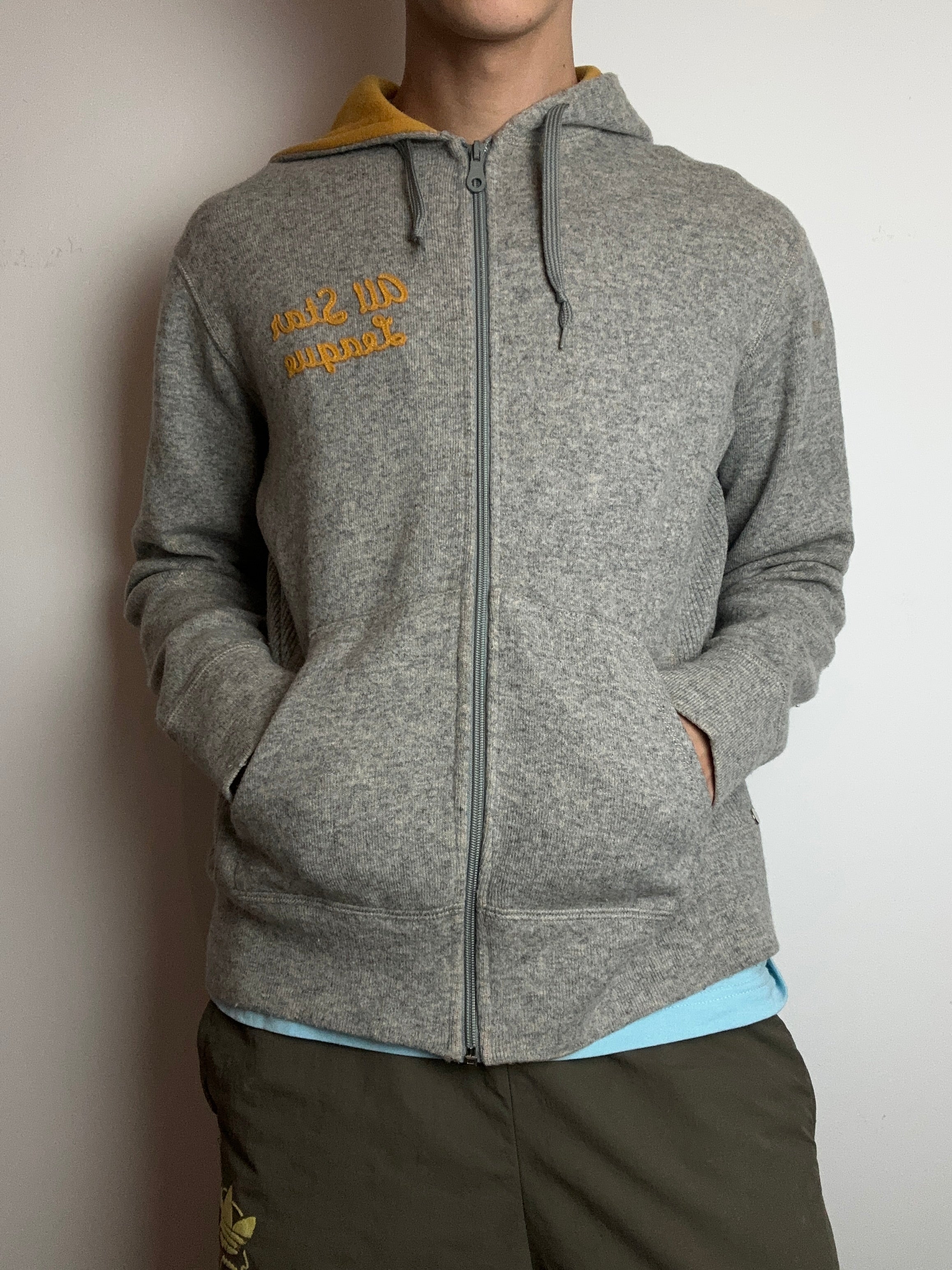 Tragebild von einem Vintage Converse Zip Up Sweater von vorne