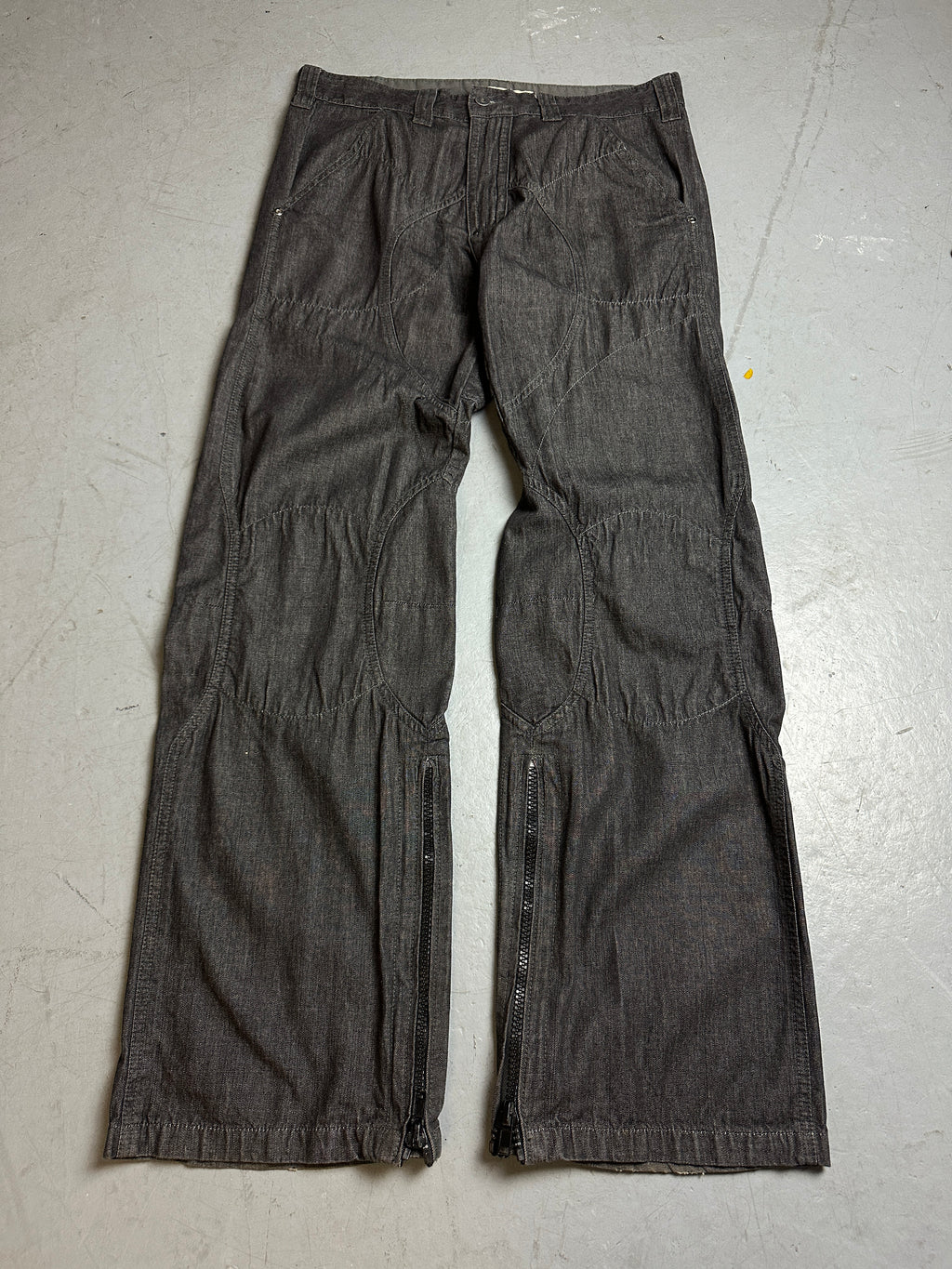 Productbild von Vintage Black Cargo Pants M/L von vorne 