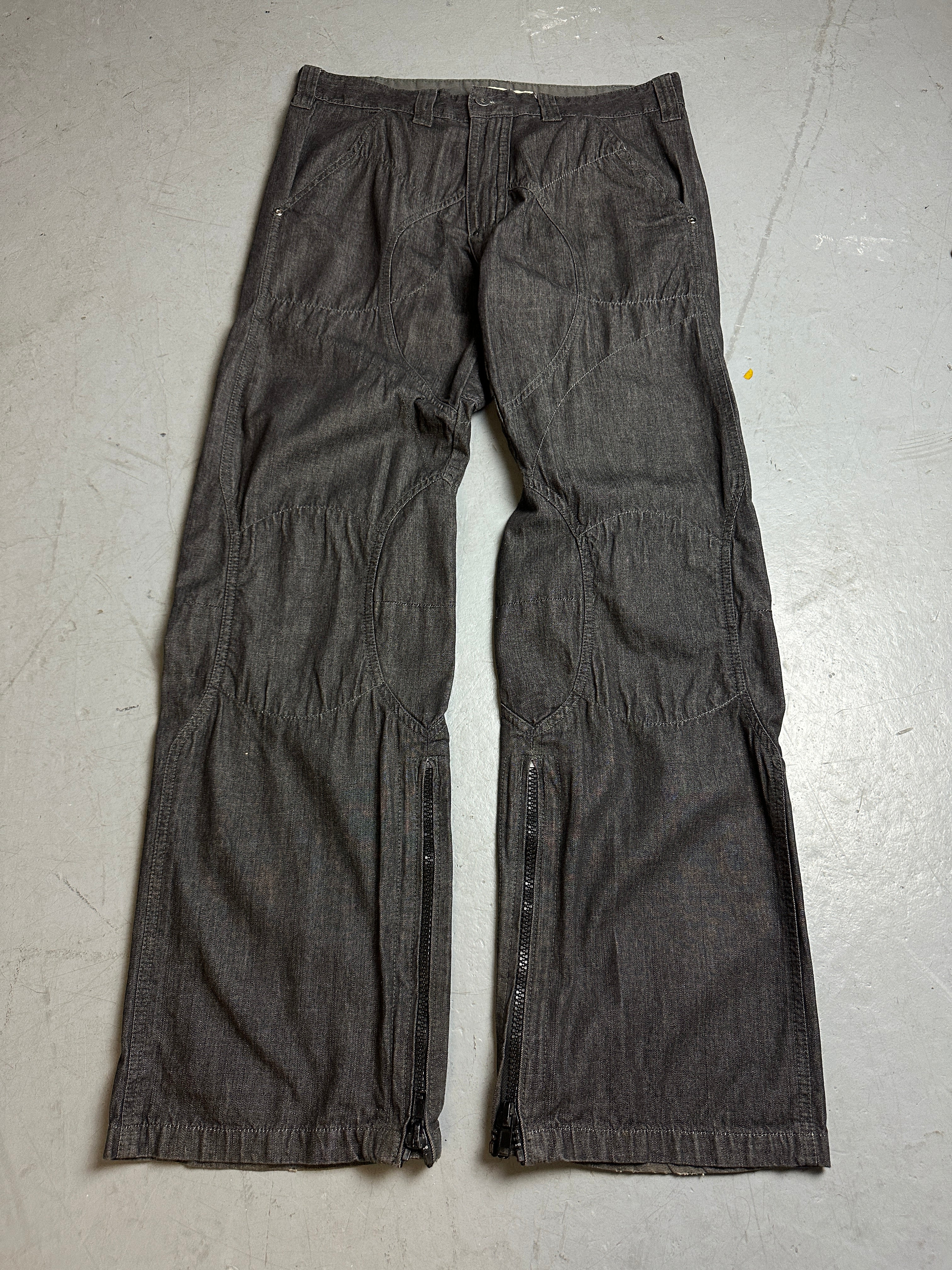 Productbild von Vintage Black Cargo Pants M/L von vorne 