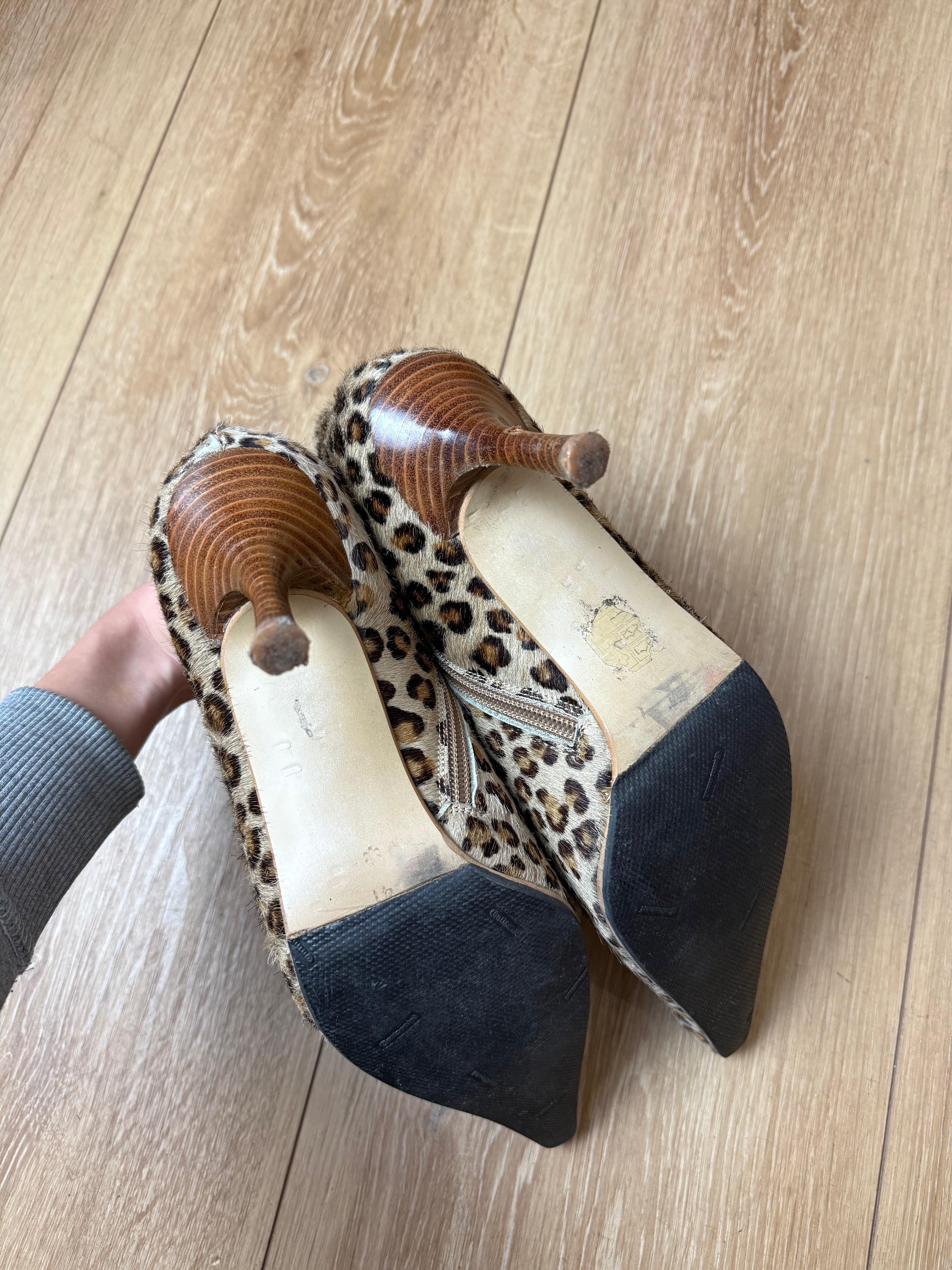 Detailbild von Vintage Buffalo Faux Fur Leopard Heels von unten