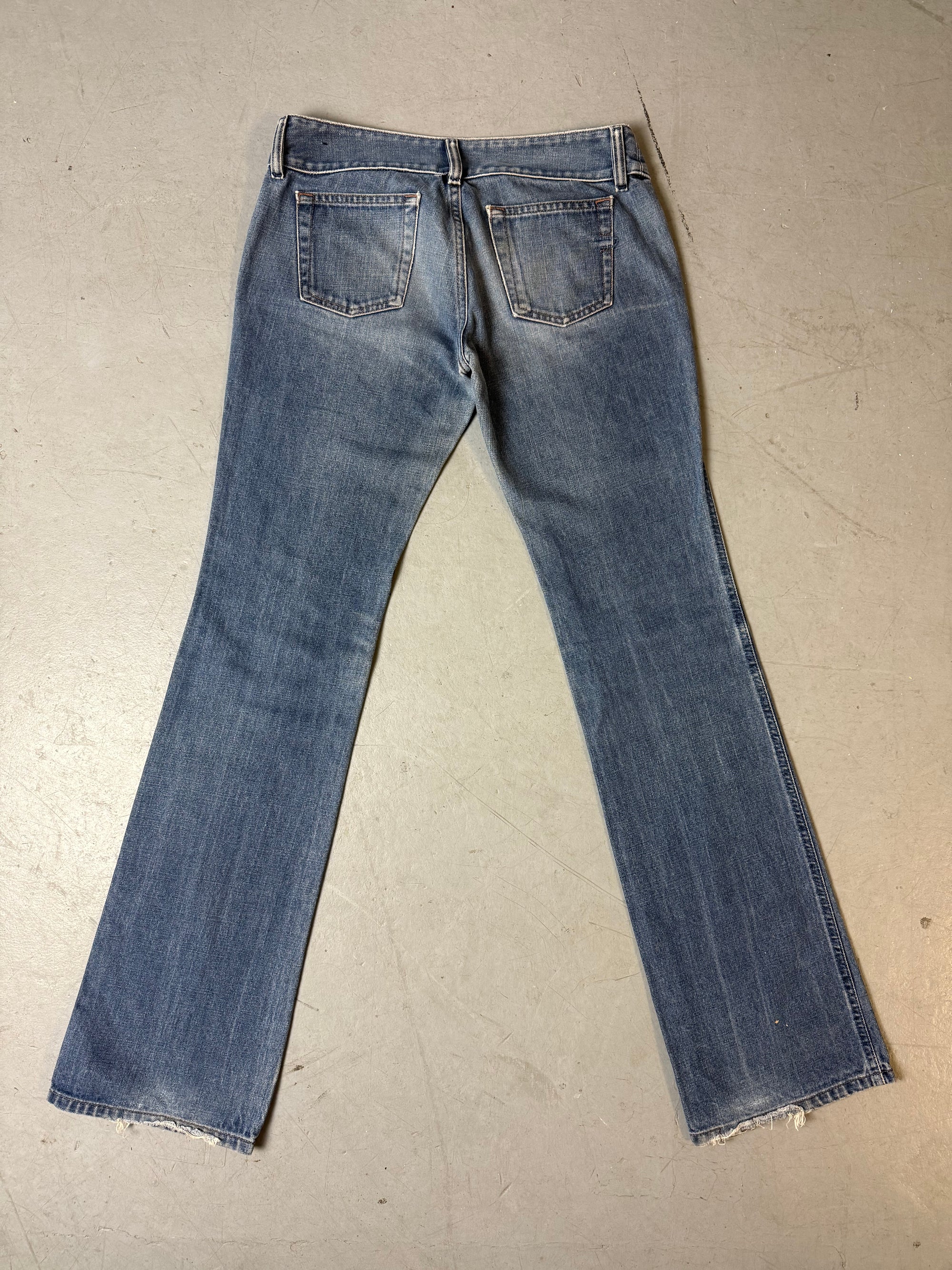 Produktbild von einer Vintage Diesel Mid Waisted Bootcut Jeans von hinten