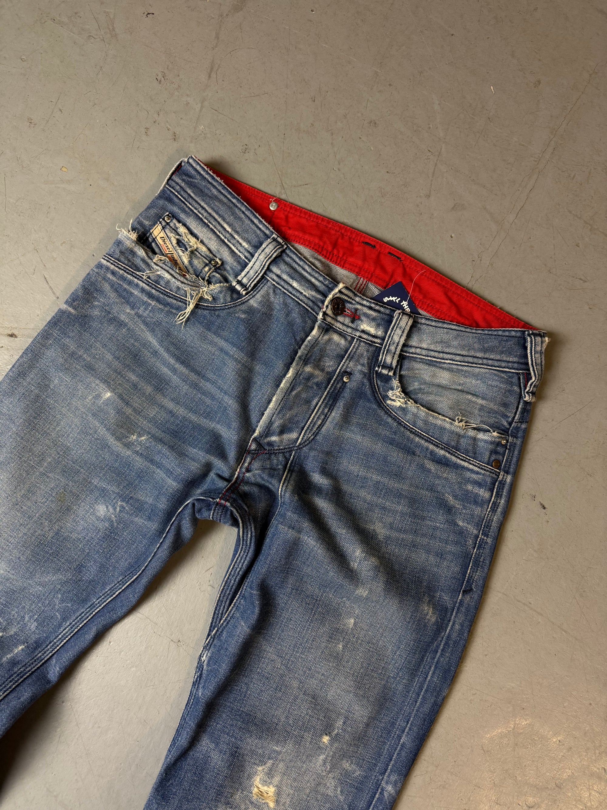 Detailliertes Produktbild von Vintage Diesel Ripped Denim M von vorne