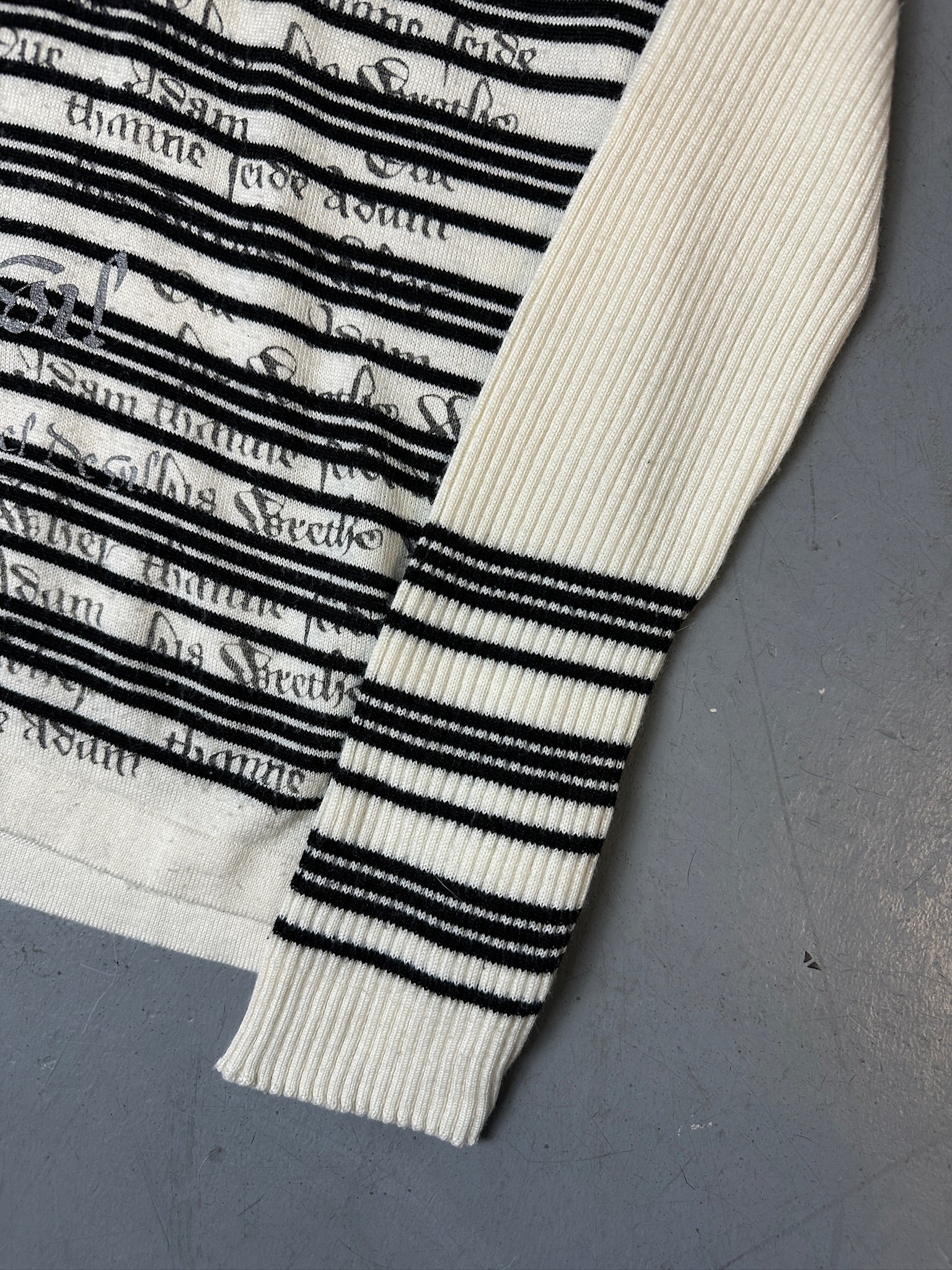 Detailbild von Vintage Angel Devil Striped Knit Longsleeve von vorne 