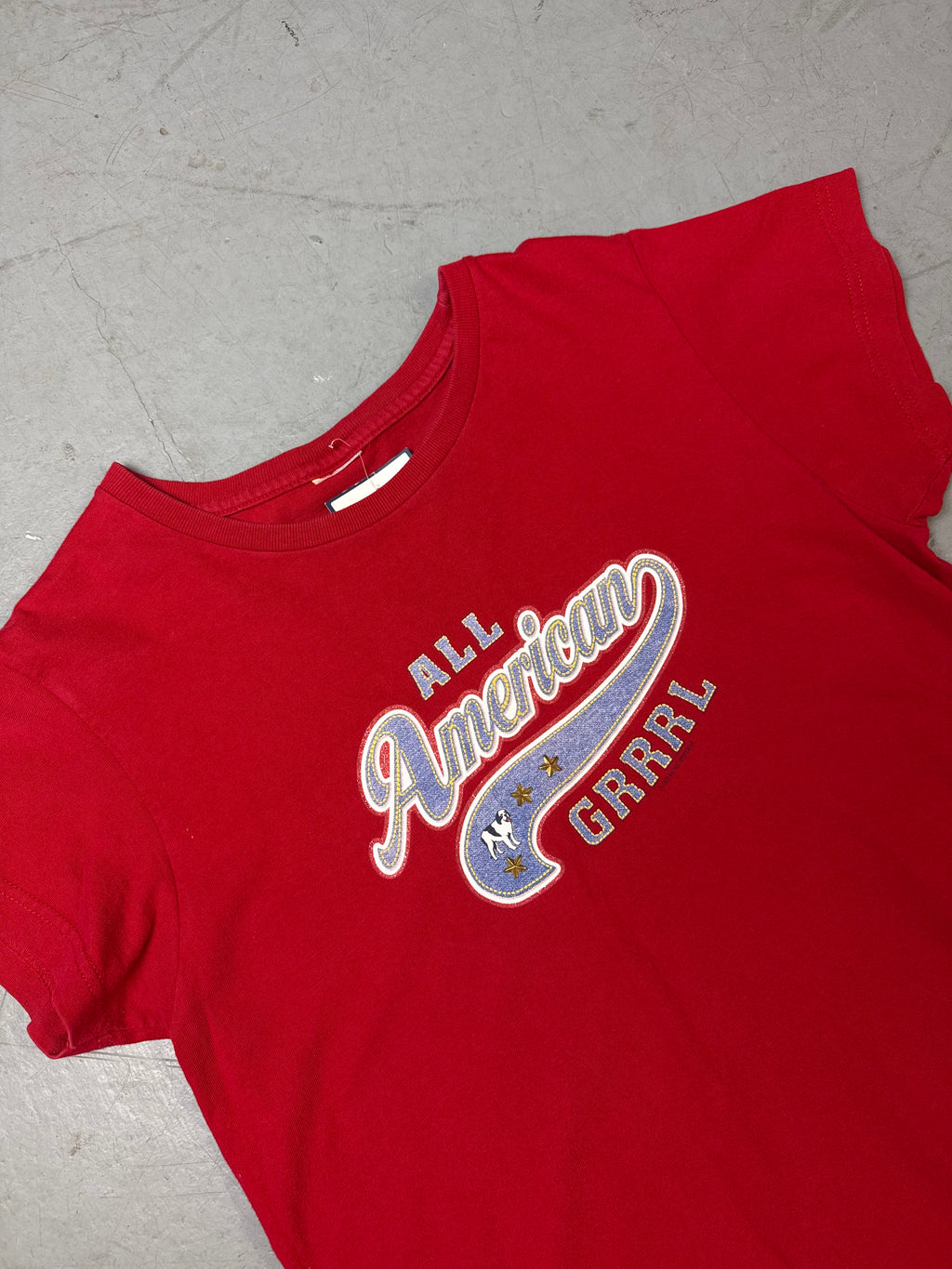 Detailliertes Produktbild von Vintage Red American Girl T-Shirt M von vorne