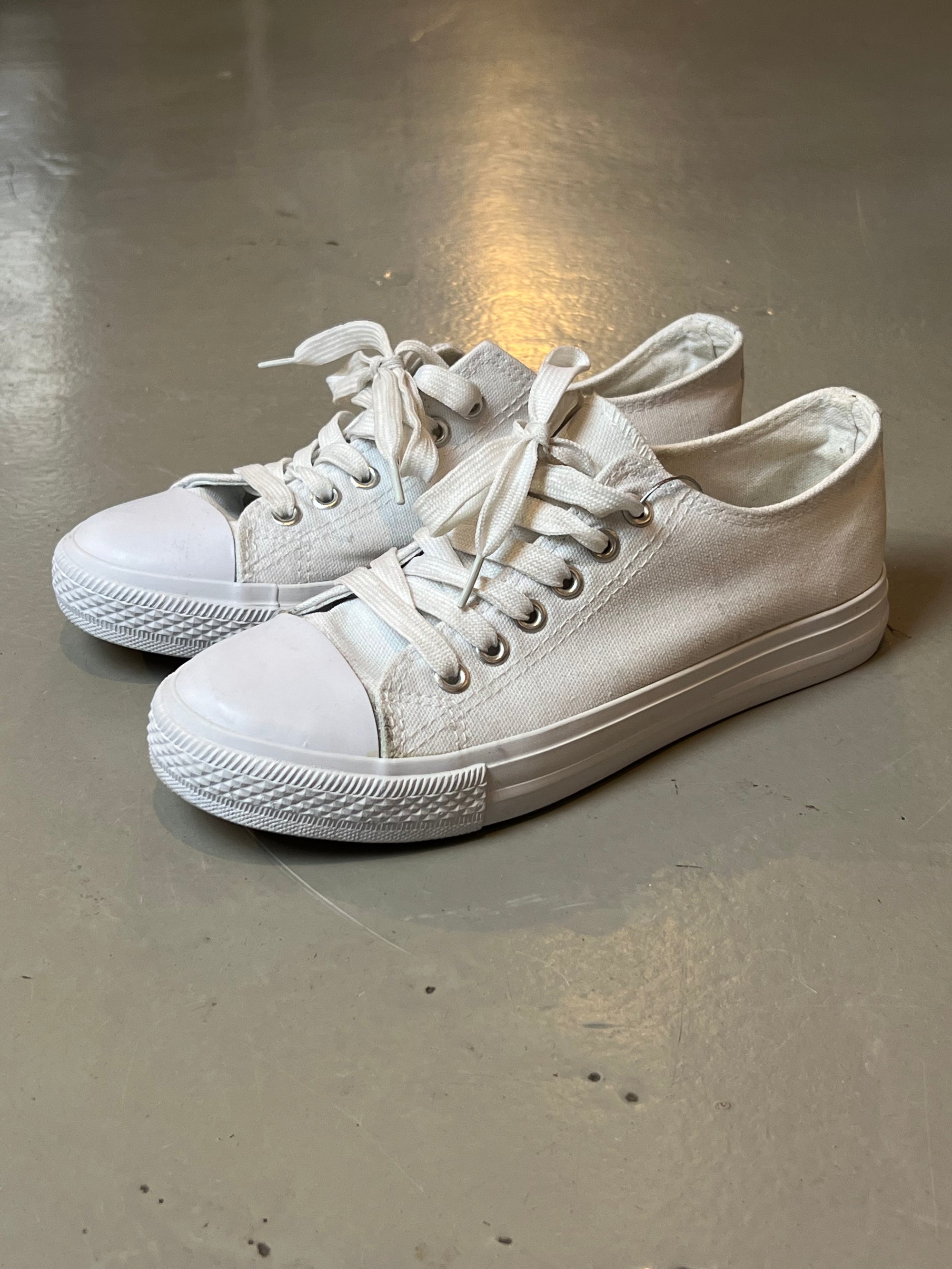 Vintage White Sport Sneaker 38