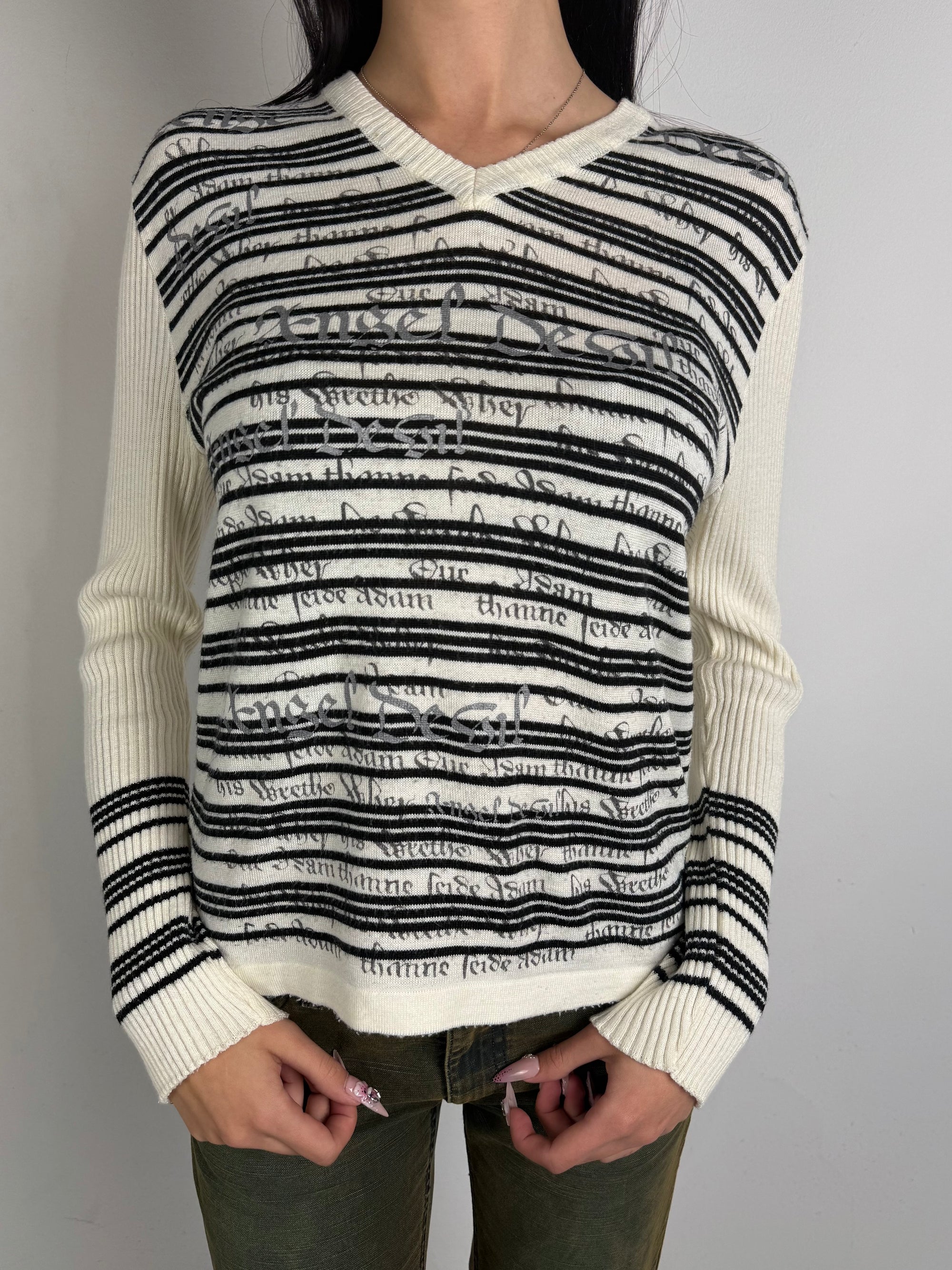 Tragebild von Vintage Angel Devil Striped Knit Longsleeve von Vorne
