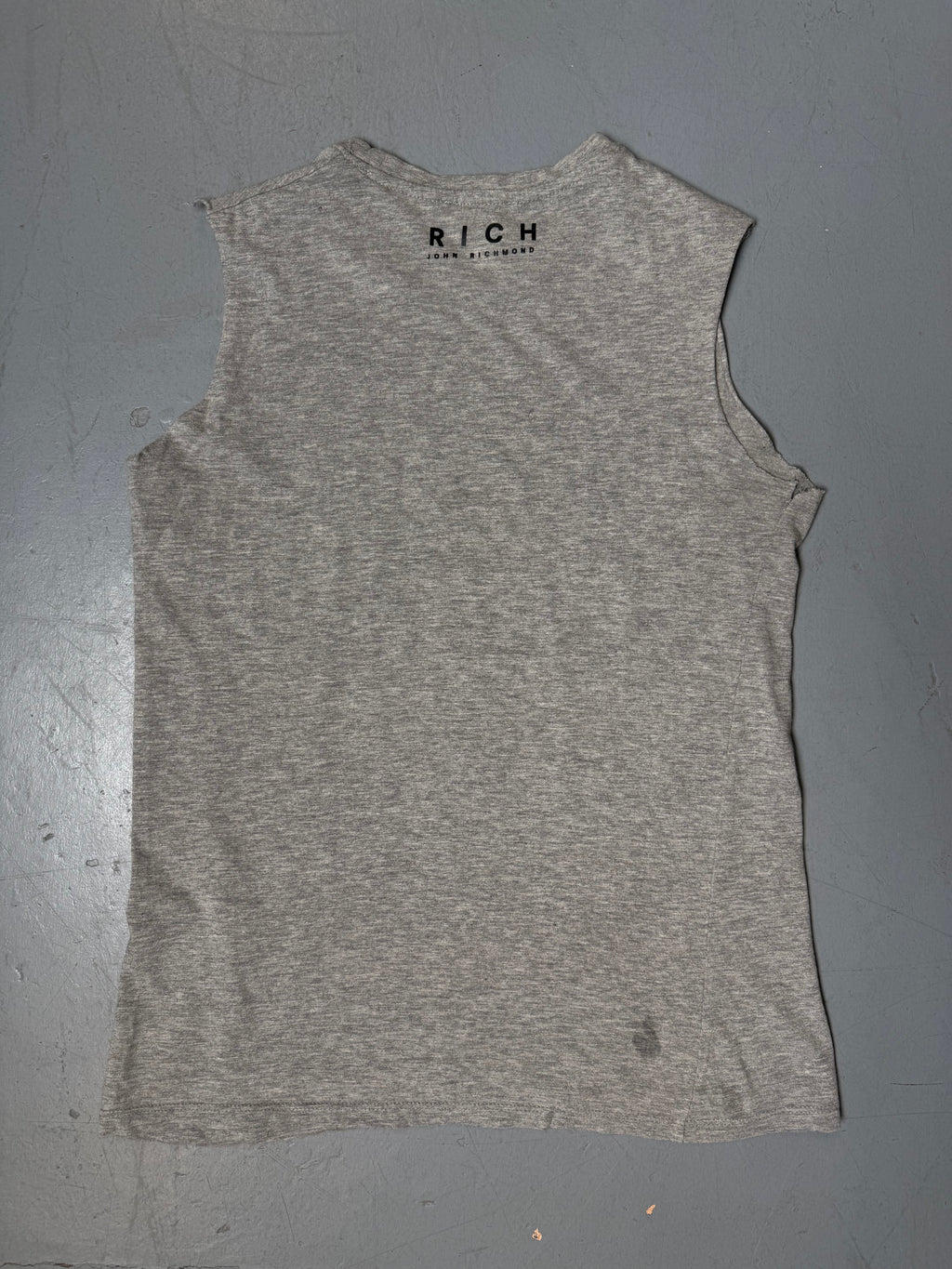 Vintage Richmond Grey Printed Tank Top für Damen. Y2K Secondhand 2000s Fashion.