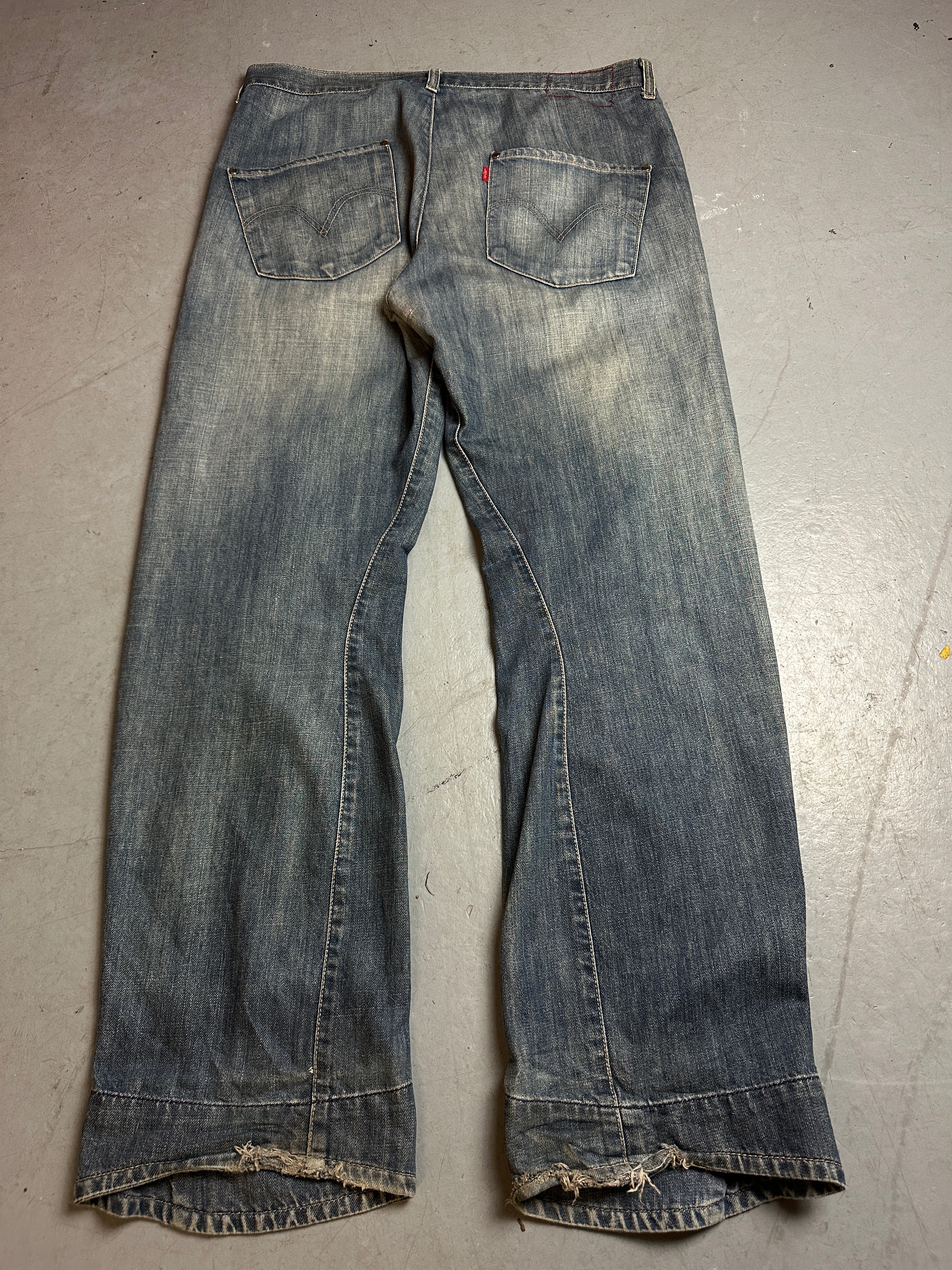 Produktbild von einer Vintage Levis Engineered Denim von hinten