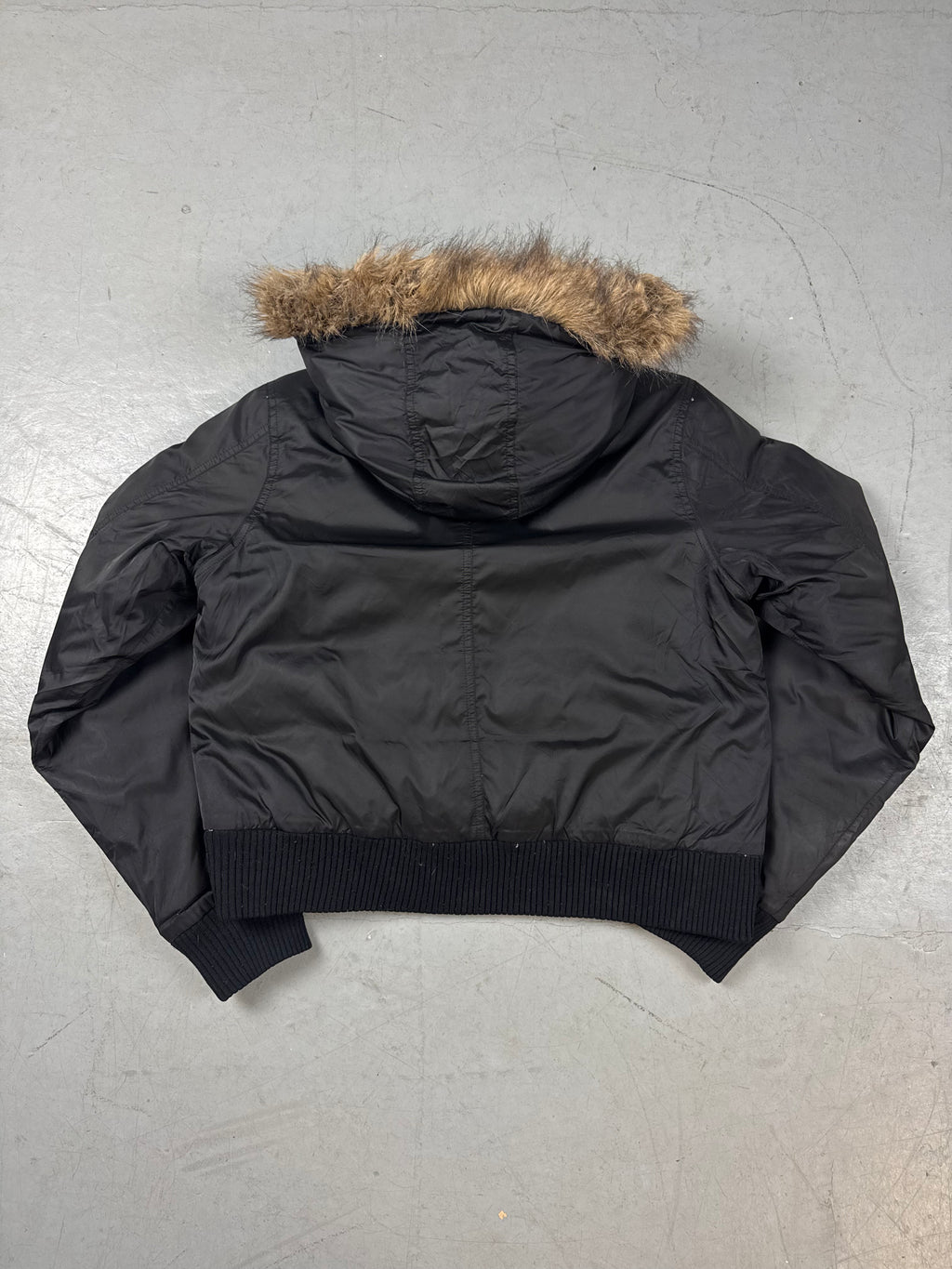 Schwarze vintage Calvin Klein Winterjacke cropped Y2K mit fur hood 