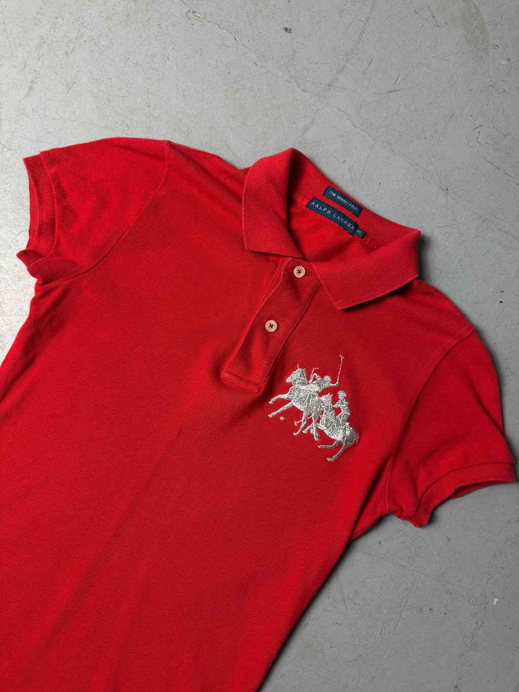 Detailliertes Produktbild Vintage Ralph Lauren Red Slim Fit Polo XS/S von vorne 