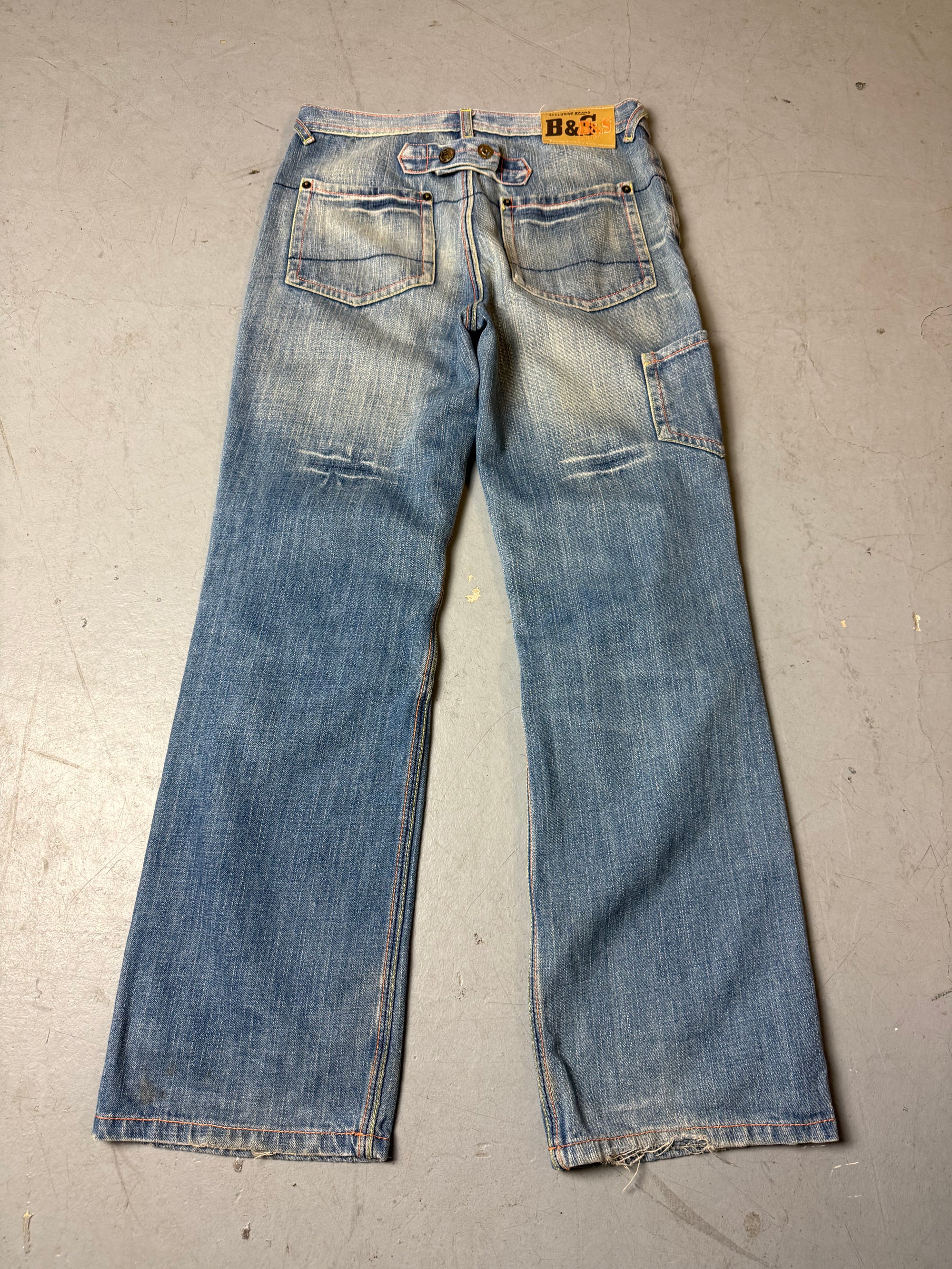 Produktbild von einer Vintage Please Light Blue Low Waist Jeans von hinten