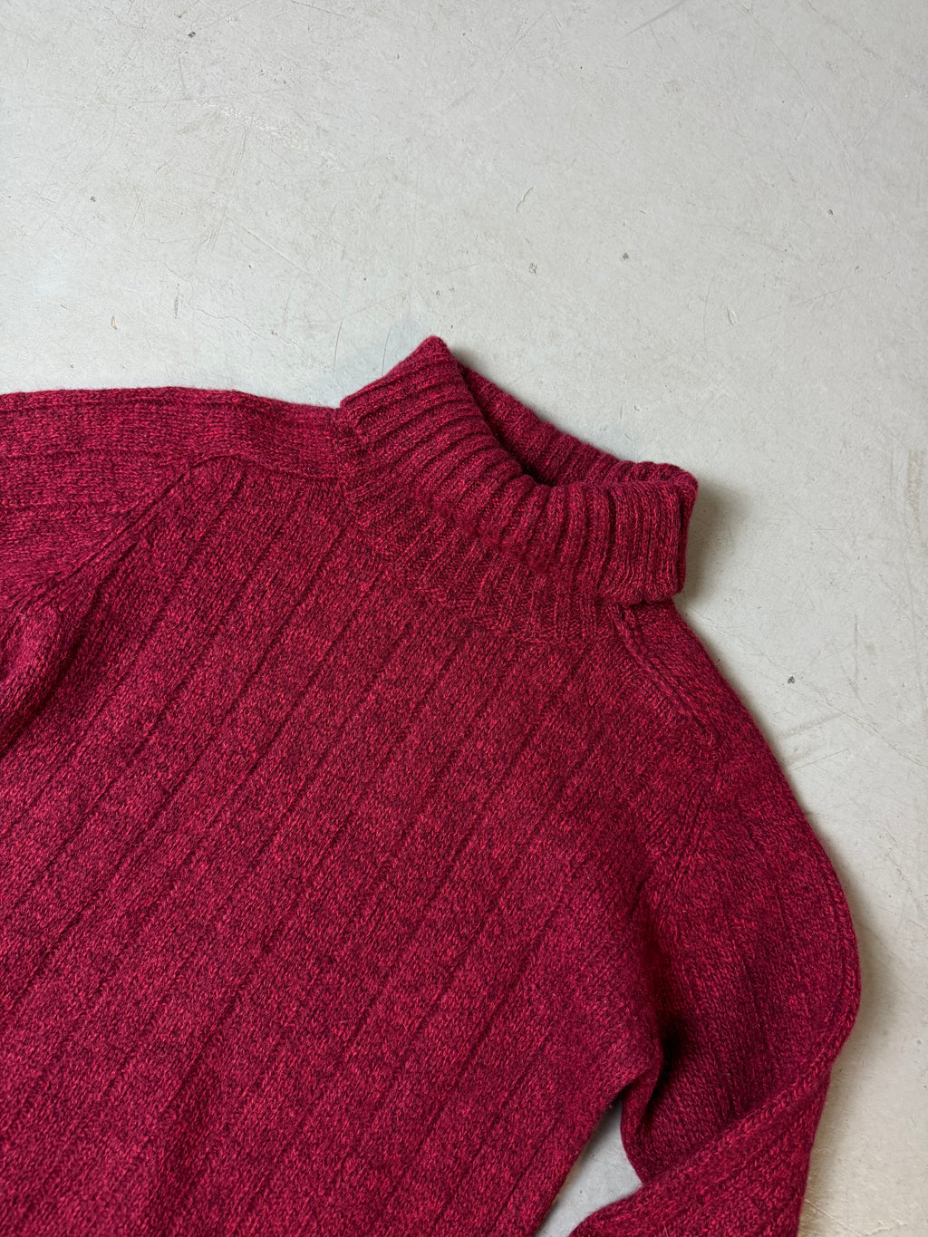 Detailbild von Vintage Diesel Red Knitted Turtleneck Sweater von vorne