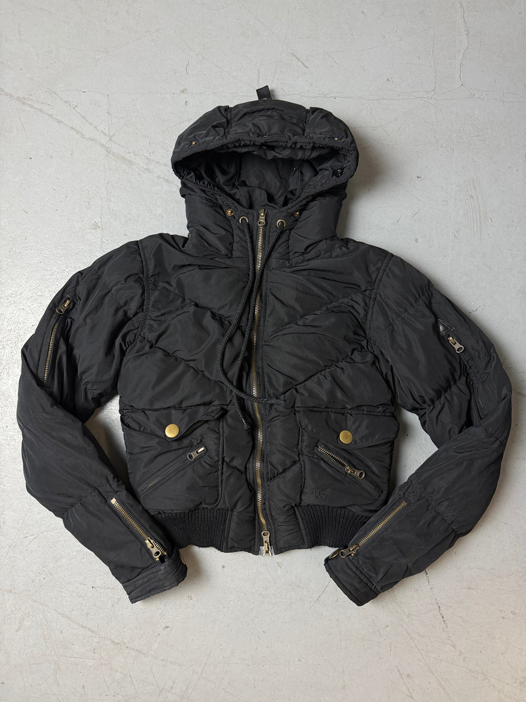 Vintage Lee Jeans Black Cropped Puffer Jacket for girls. Y2K Second Hand 2000s Fashion 