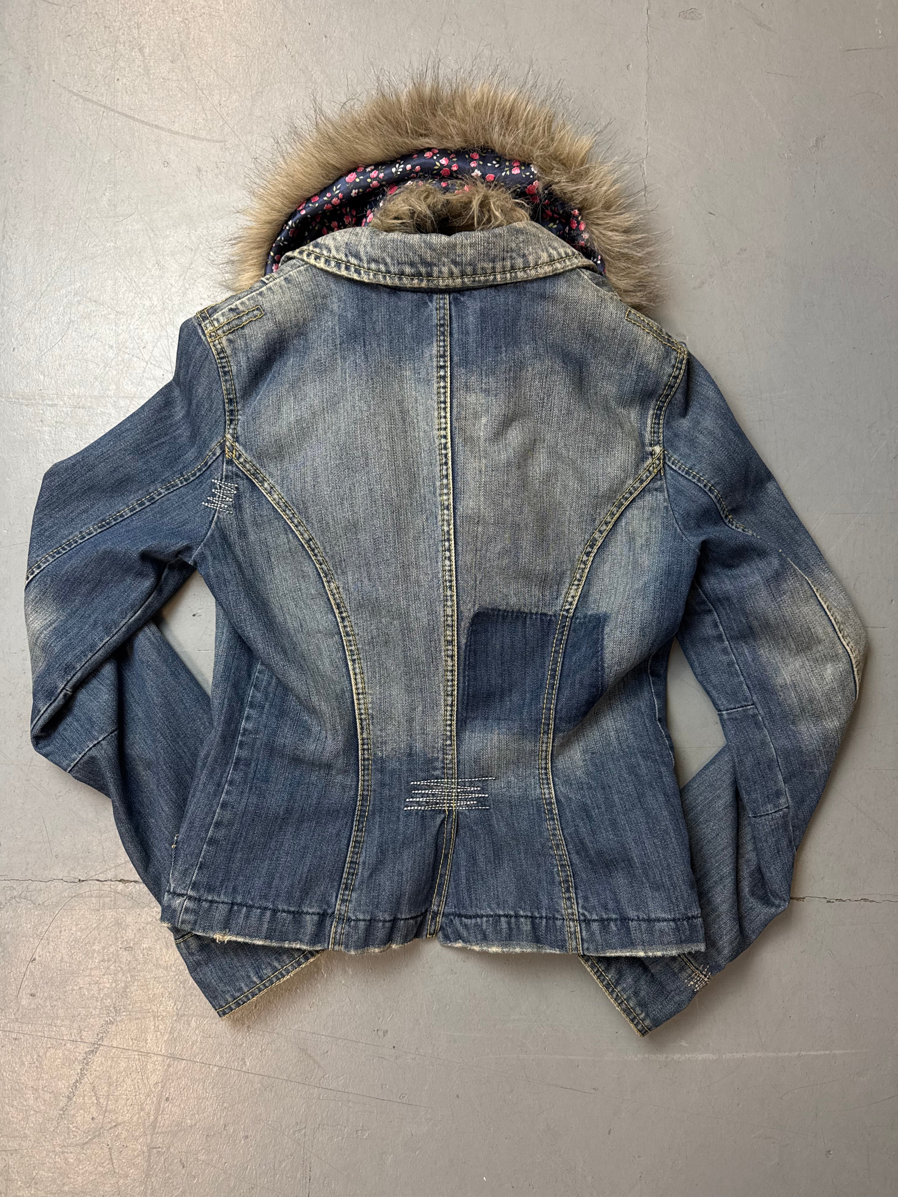 Vintage Only Denim Jacket with Faux Fur für Damen. Y2K Second Hand 2000s Fashion