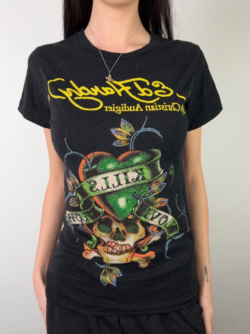 Tragebild von Vintage Ed Hardy Love Kills Slowly Printed T-Shirt S/M von vorne