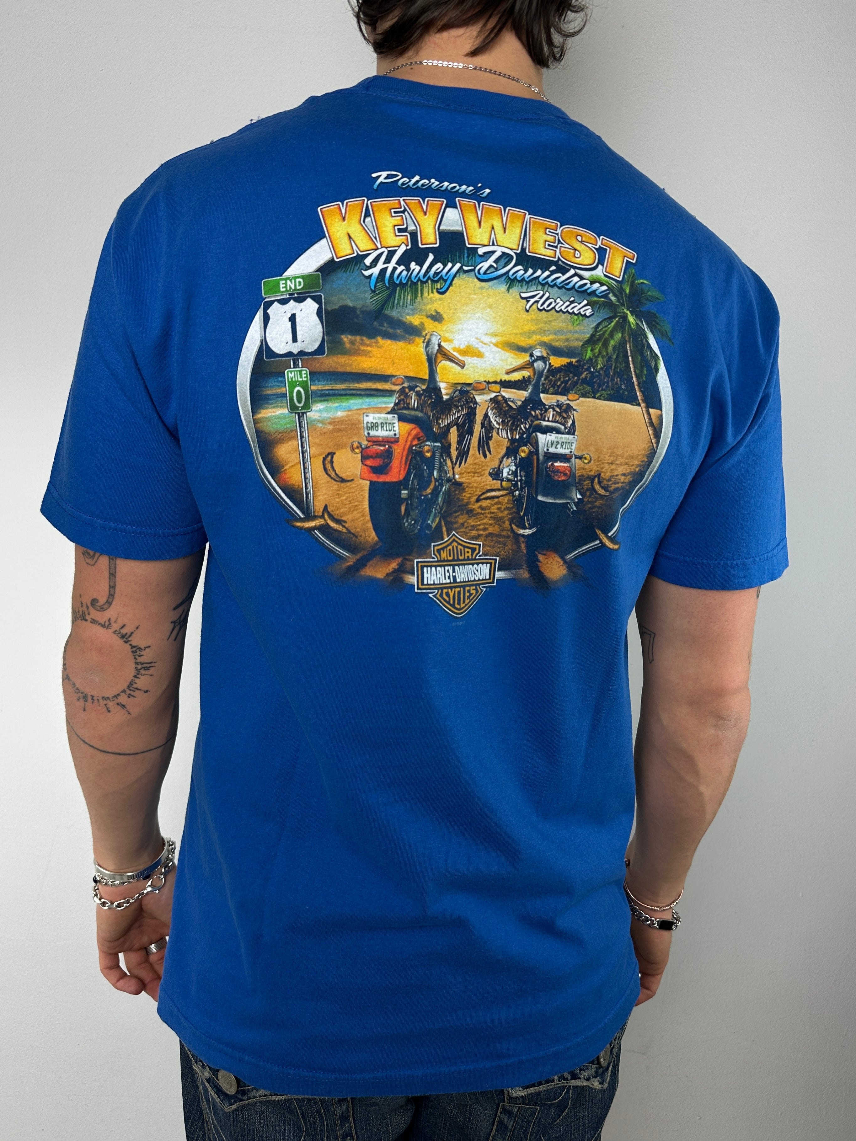 
Vintage Harley Davidson Printed T-Shirt for men’s. Y2K Second Hand 2000s Fashion 