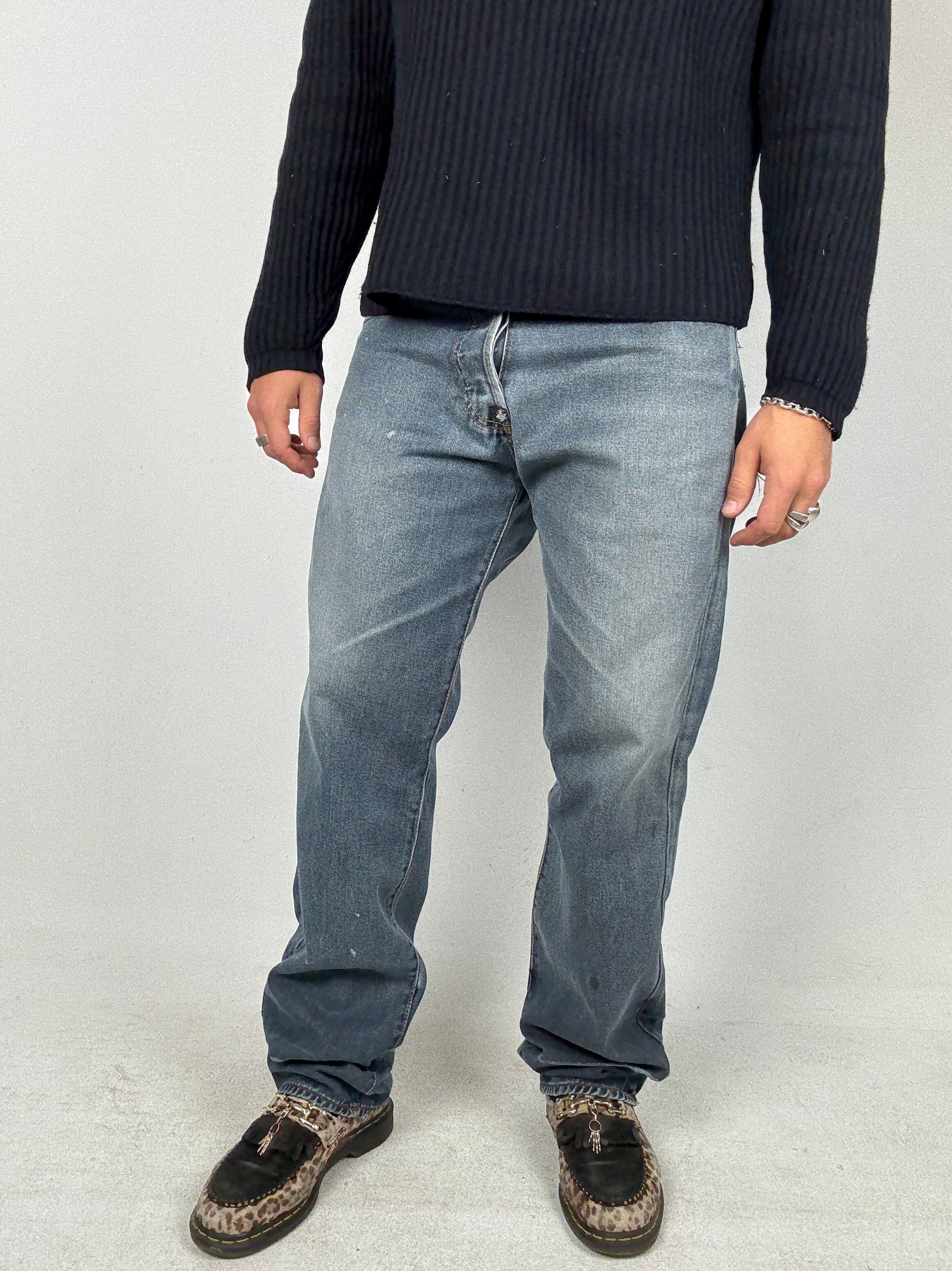 Tragebild von einer Vintage Red Monkey Company Baggy Denim with Back Stitching von vorne