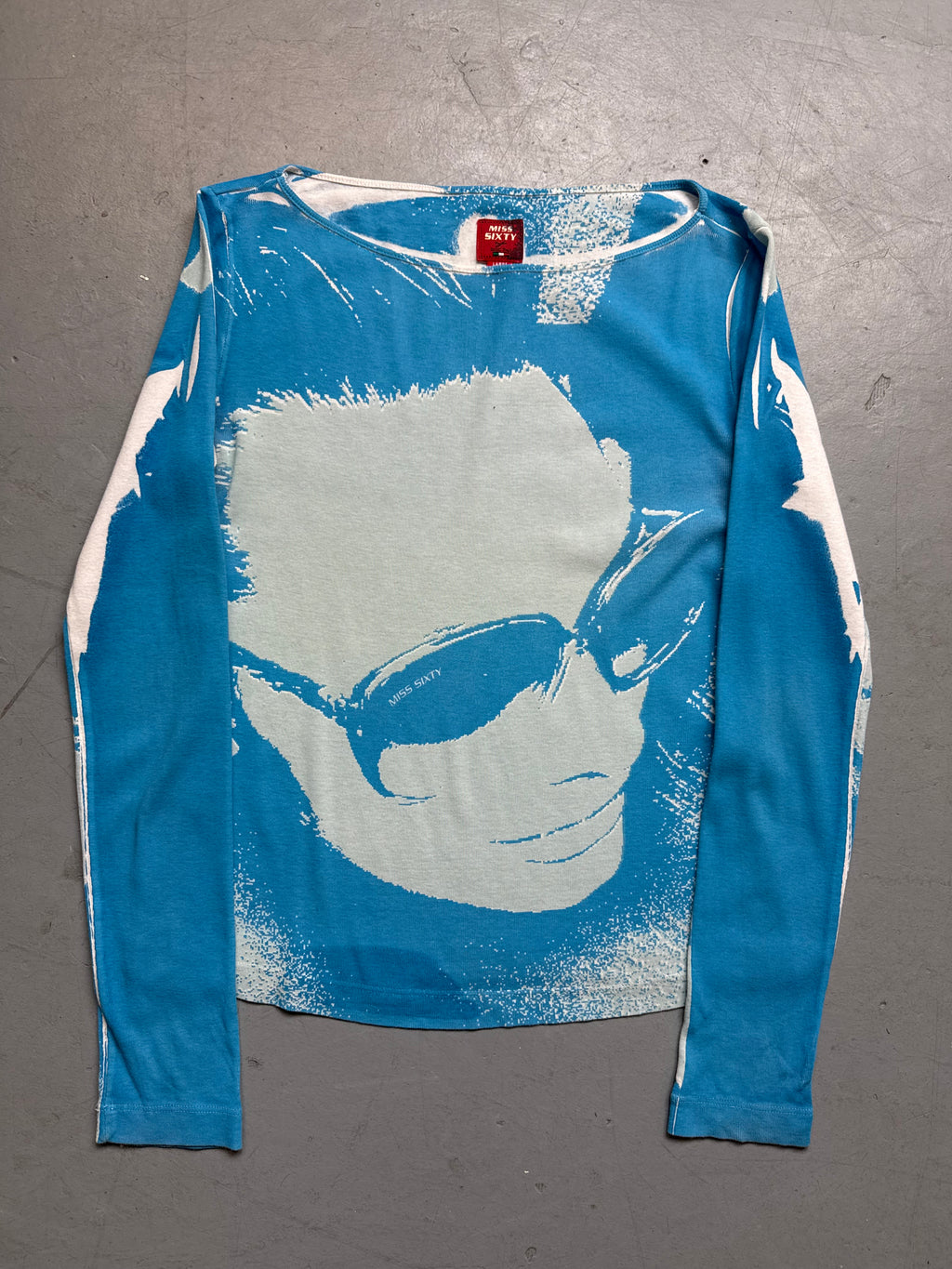 Vintage Miss Sixty Printed Longsleeve mit blauen Details für Damen. Y2K Second Hand 2000s Fashion