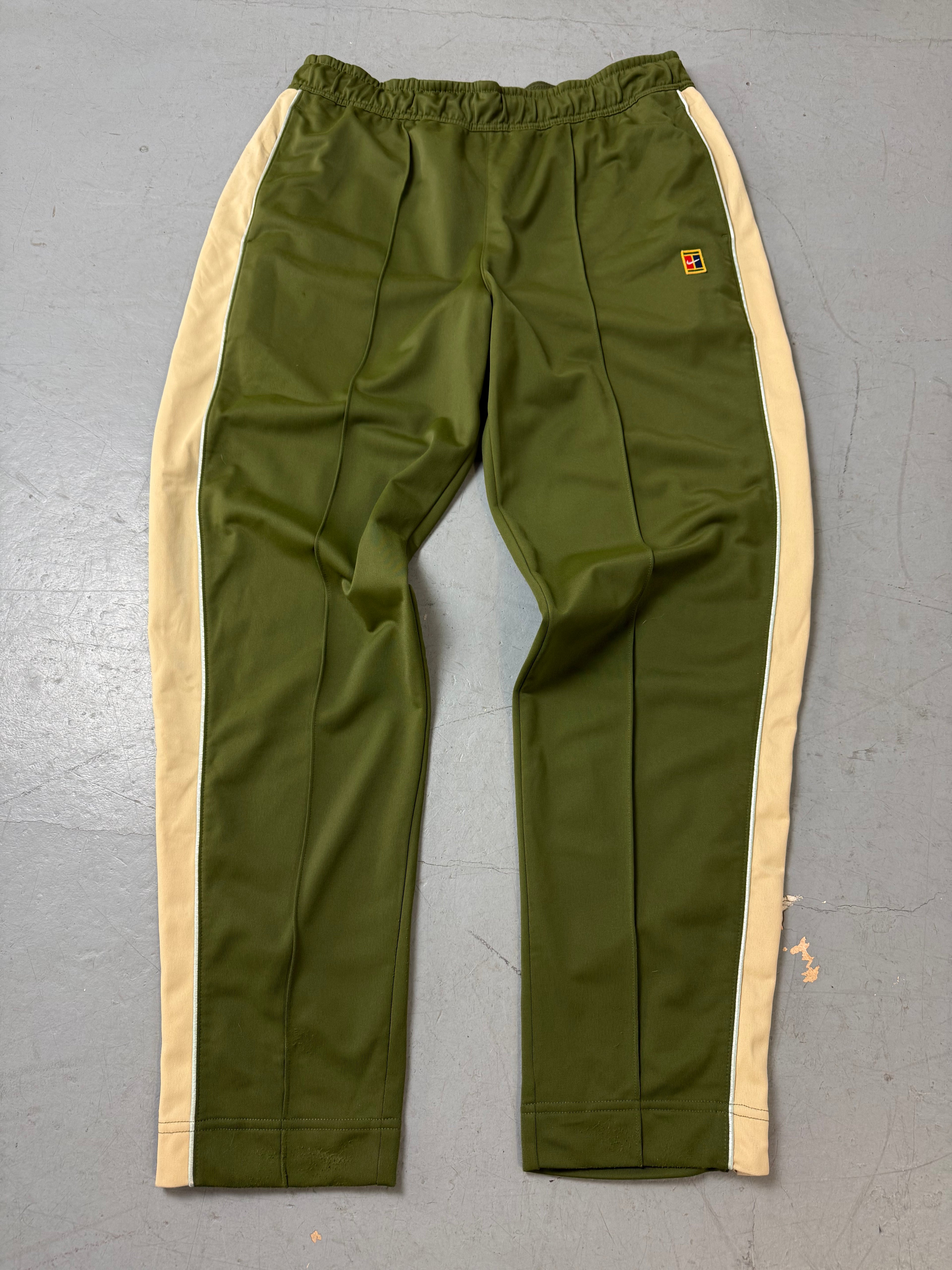 Vintage Nike Green and Beige Track Pant für Herren. Y2K Second Hand 2000s Fashion