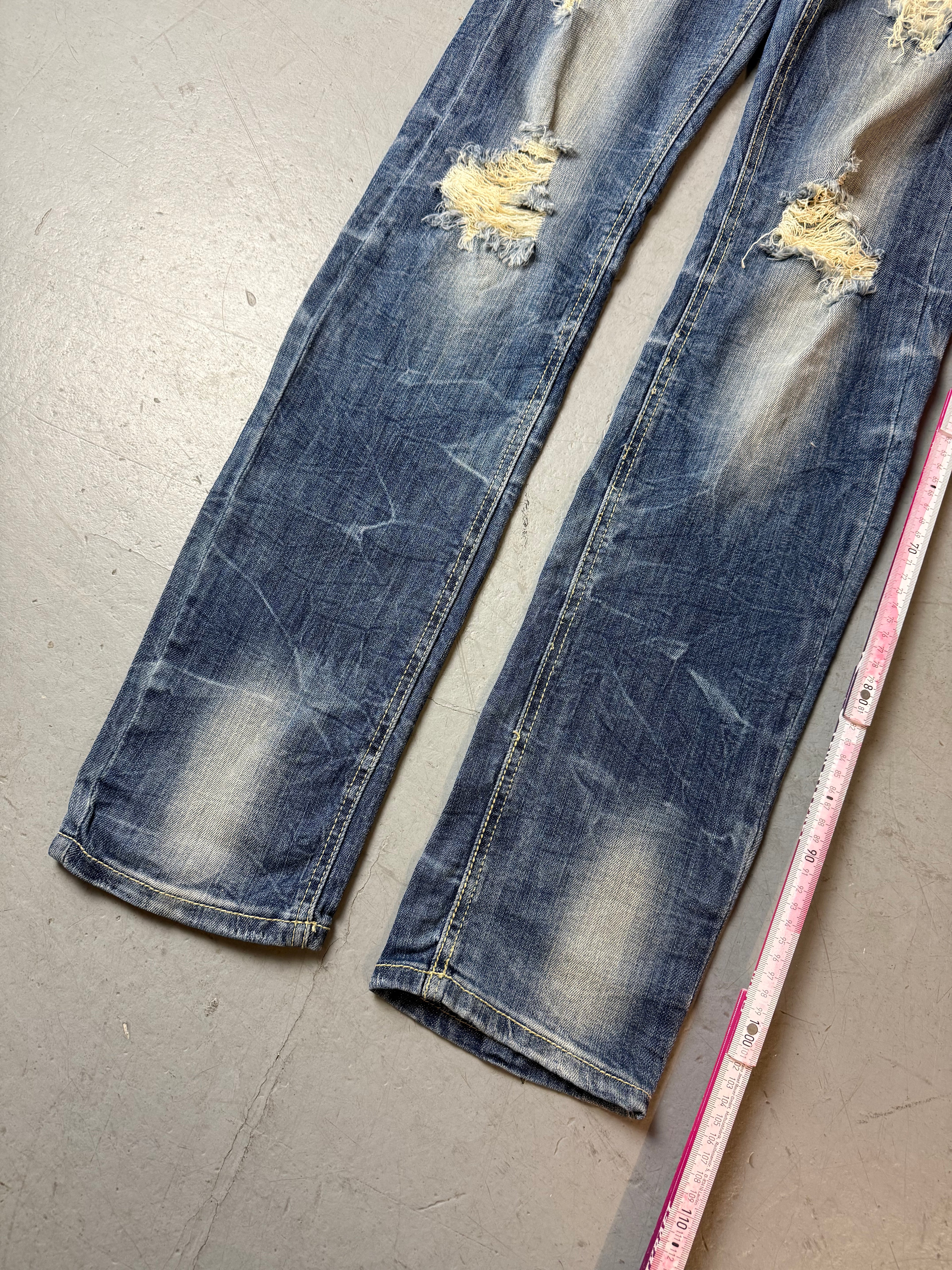 Vintage Machine UK Backprint Low Waist Straight Leg Jeans für Damen. Y2K 2000s Fashion