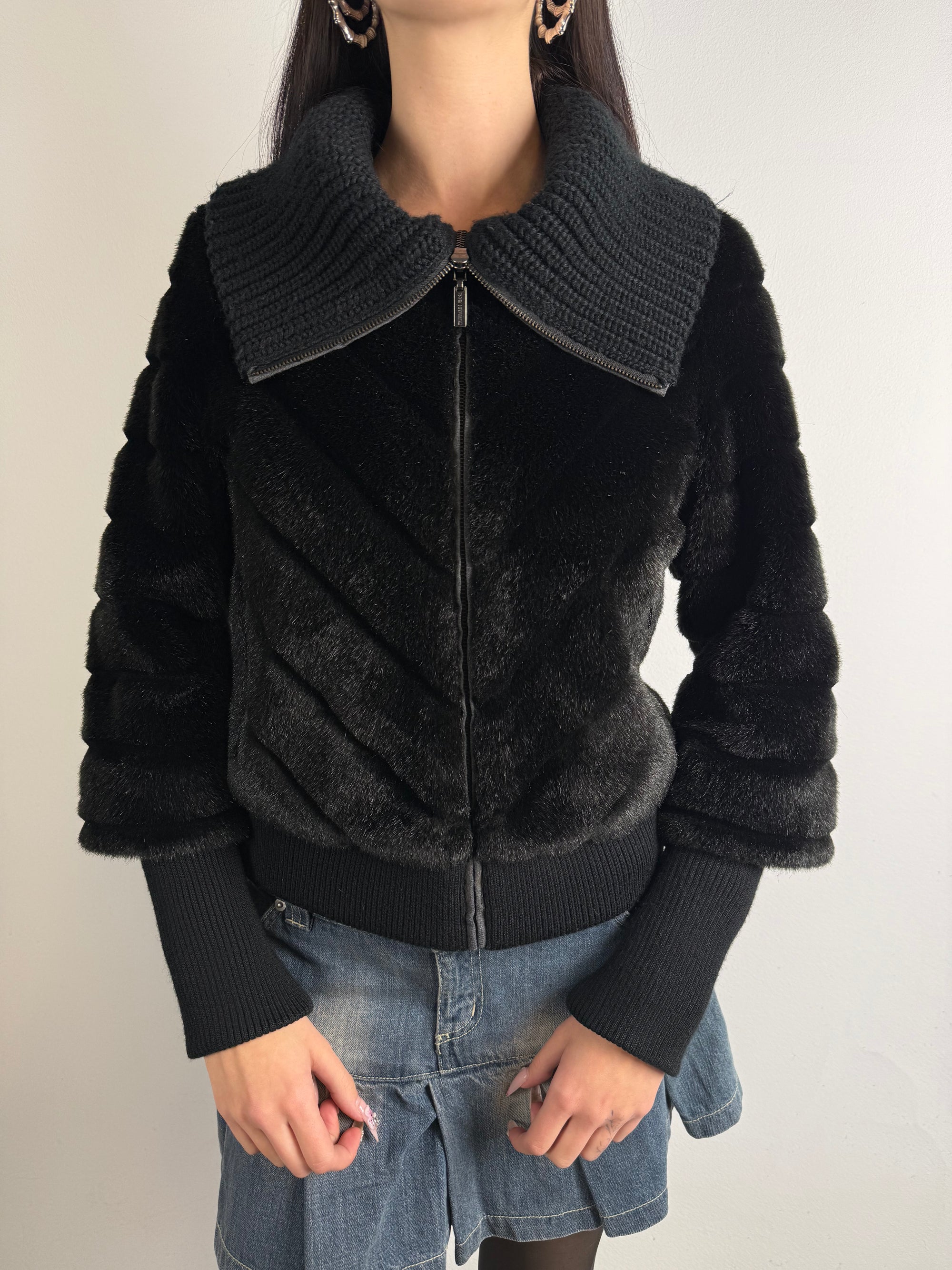 Tragebild von Vintage Black Trussardi Symmetrical Winter Jacket S/M von vorne