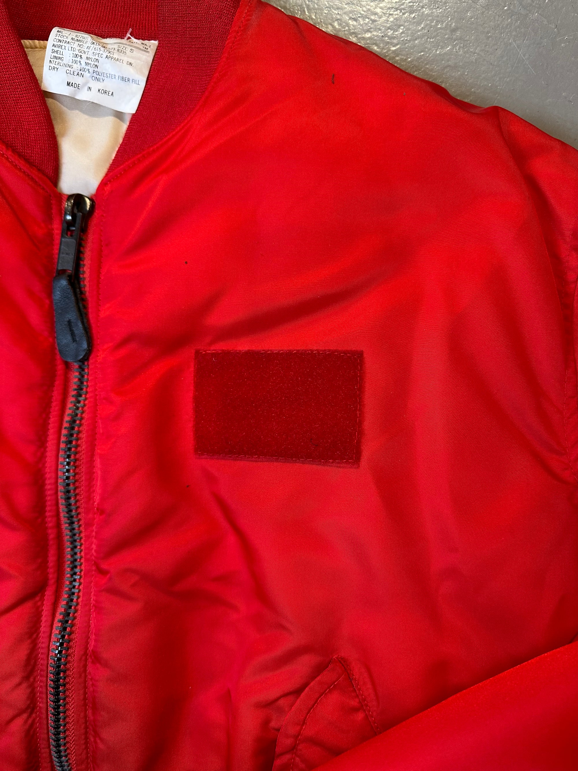 Bild vom patch einer Vintage Red Avirex Bomberjacket S/M mit abnehmbaren Patch
