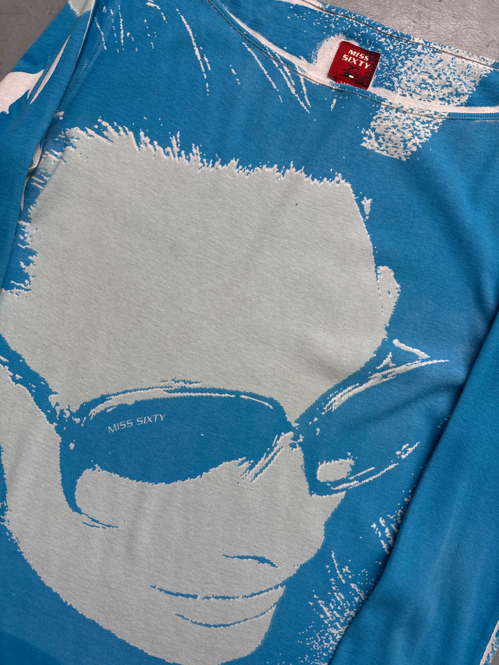 Vintage Miss Sixty Printed Longsleeve mit blauen Details für Damen. Y2K Second Hand 2000s Fashion