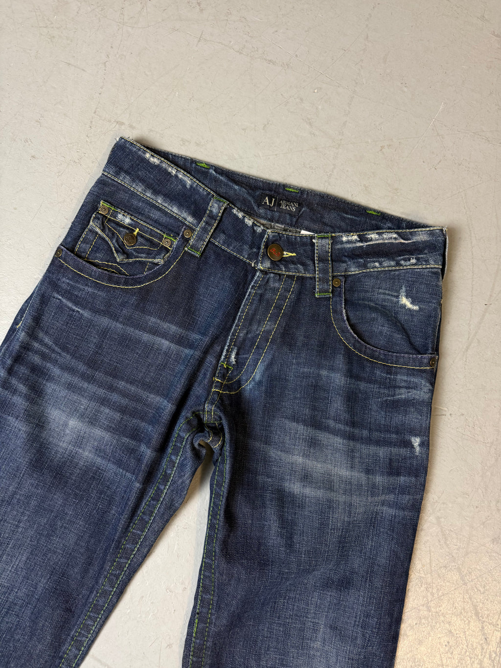 Eine dunkelblaue Straight leg Jeans von Armani mid waist 