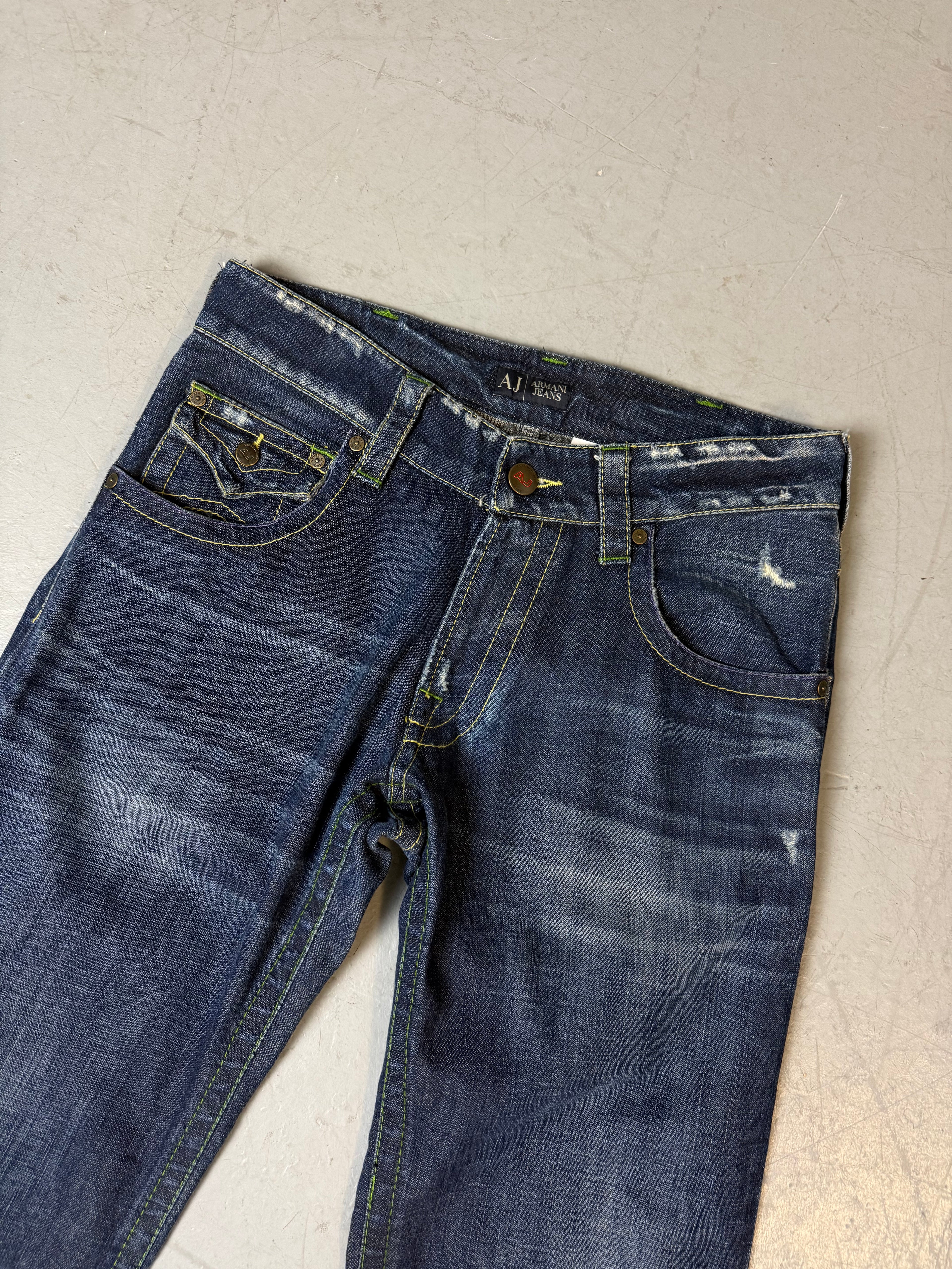 Eine dunkelblaue Straight leg Jeans von Armani mid waist 