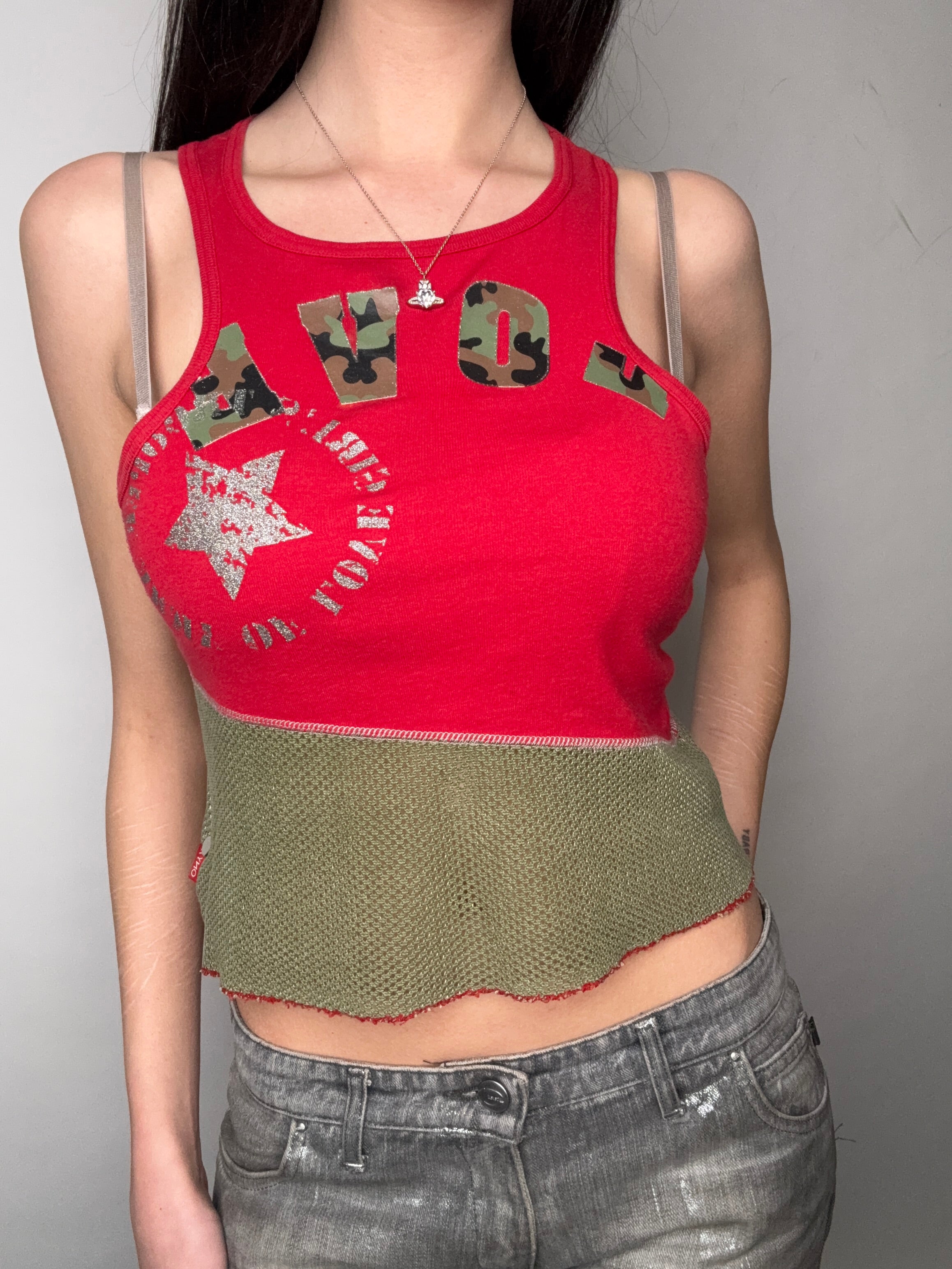 Tragebild von Vintage Onyx Red and Green Tank Top M von vorne