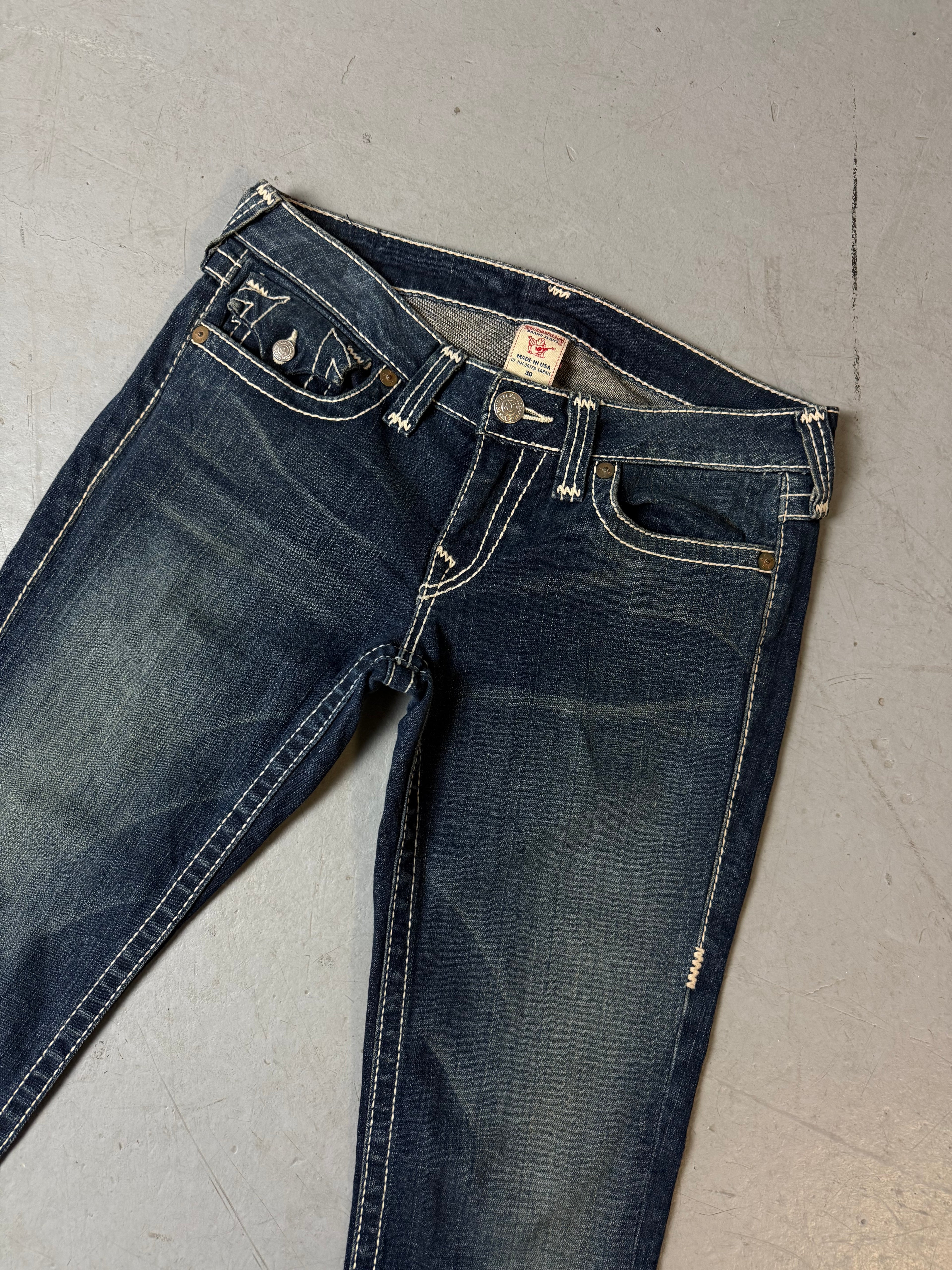 Detailbild von Vintage True Religion Dark Blue Skinny Jeans von Hosenbund