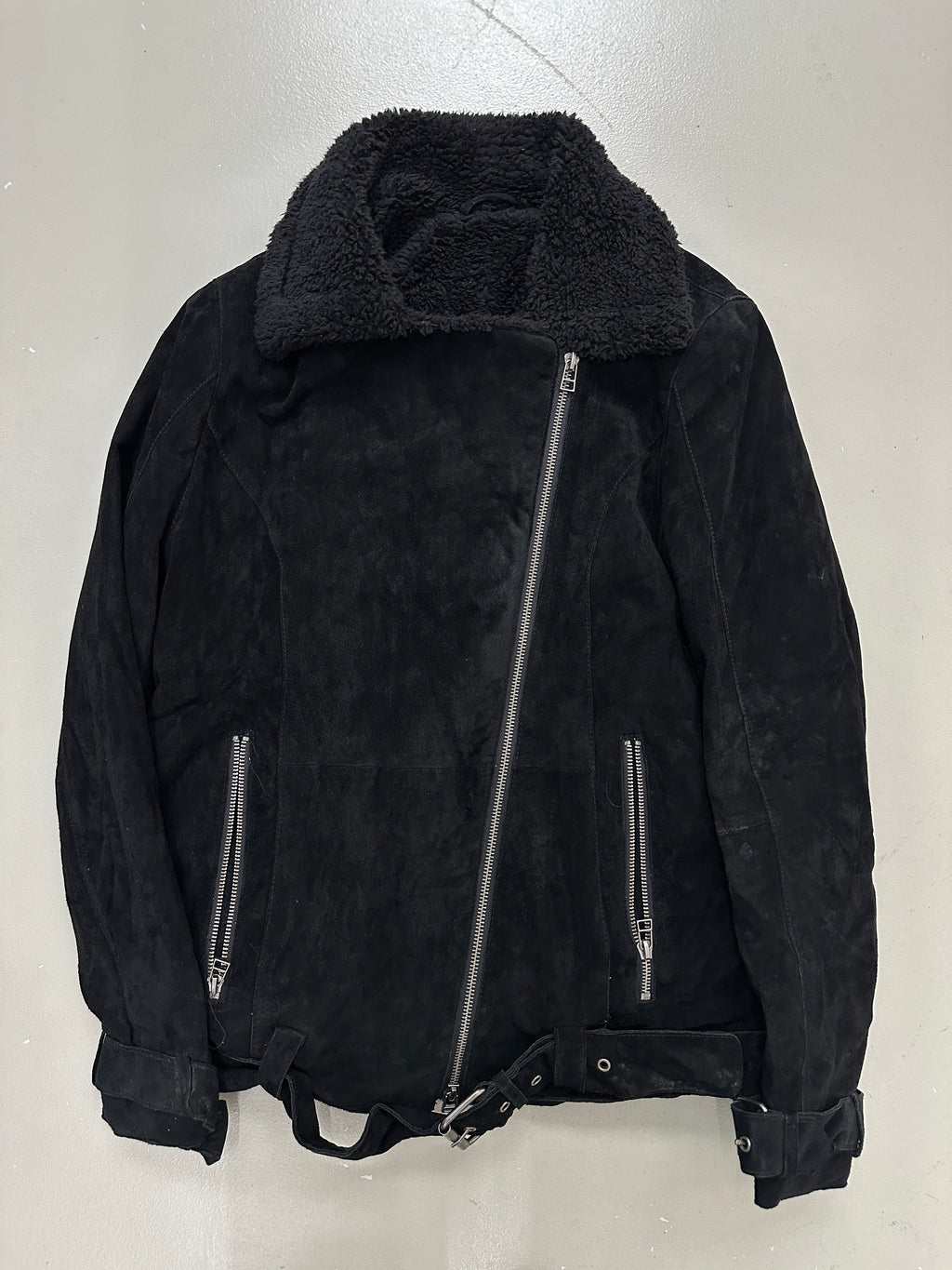 Vintage Black Asymetrical Sherling Jacket
für Herren. Y2K Second Hand 2000s Fashion 
