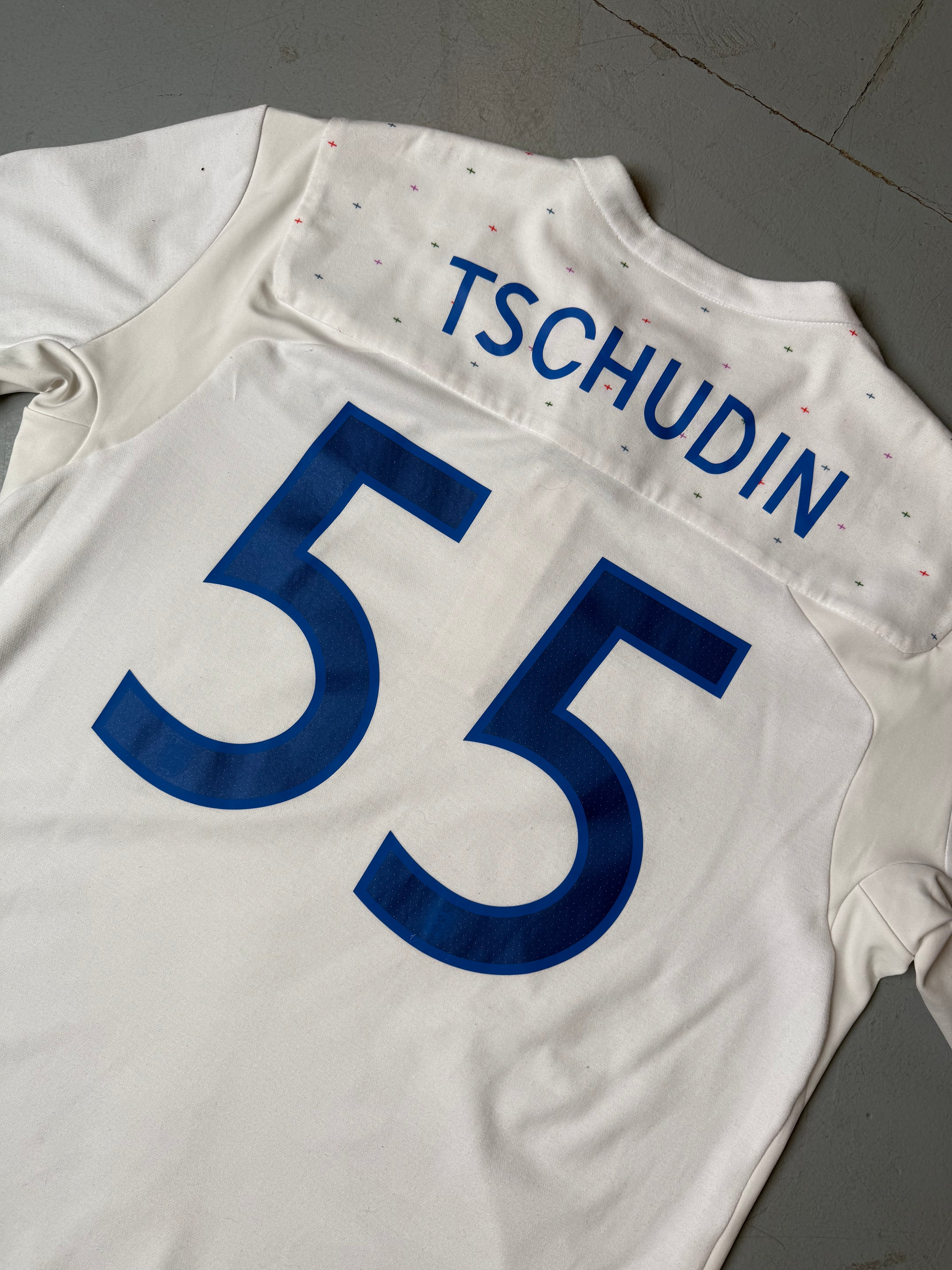 Vintage Umbro England 2010-2011 Home Jersey for Boys. Y2K Second Hand 2000s Fashion 