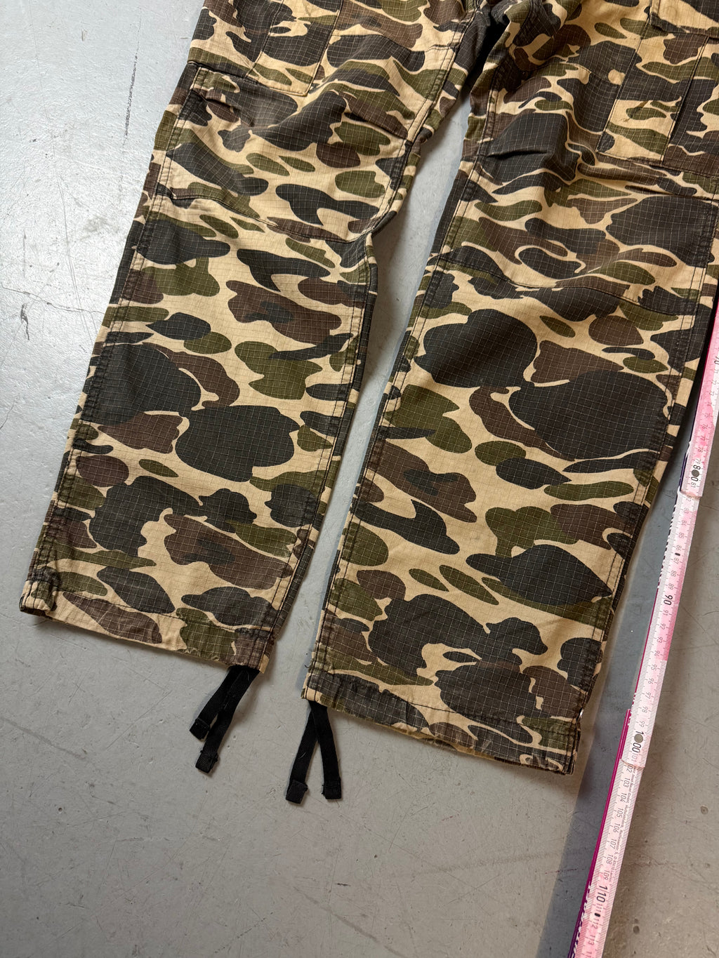 Vintage Carhartt Baggy Camouflage Cargo Pants für Herren. Y2K Second Hand 2000s Fashion