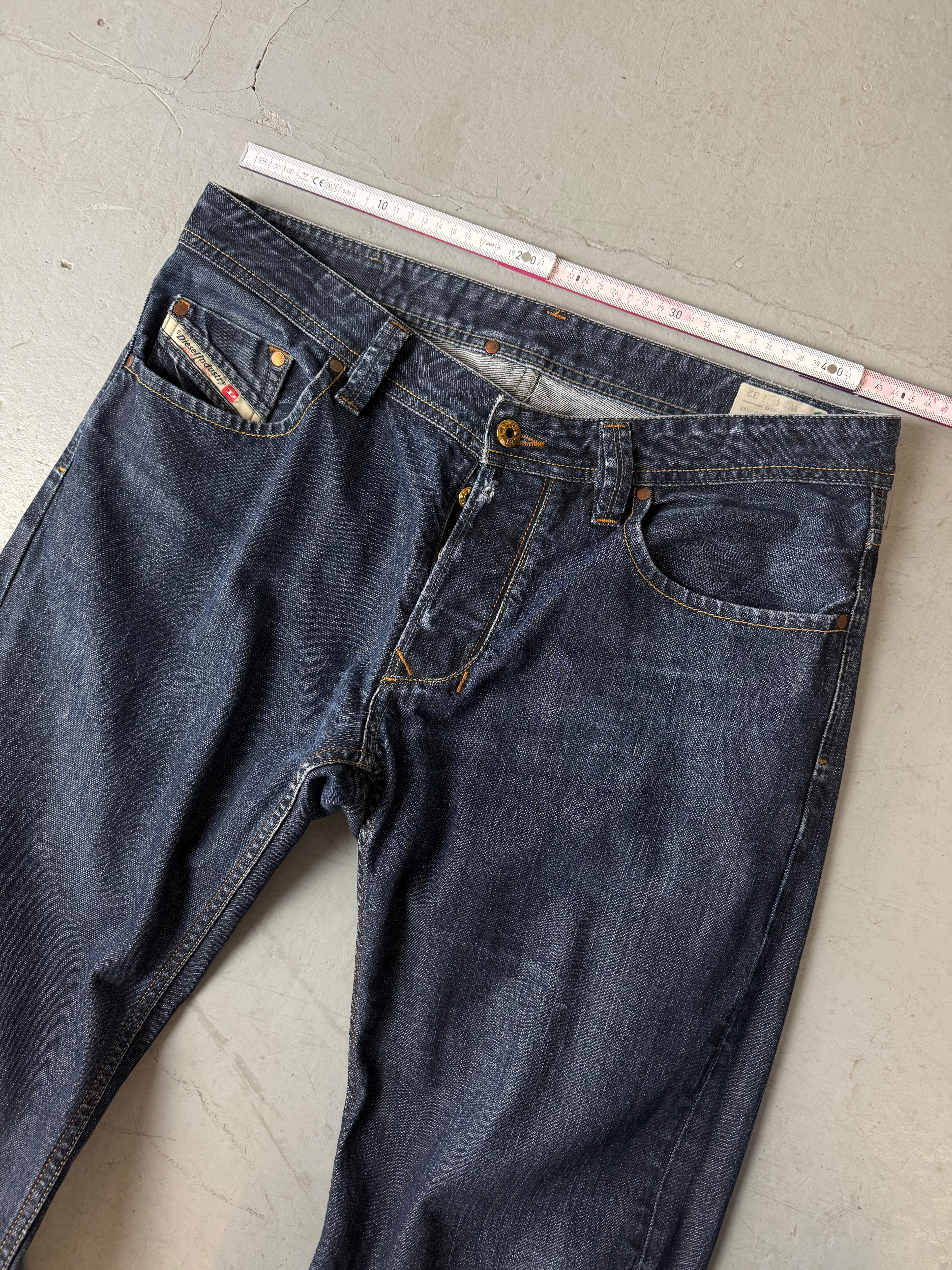 Vintage Diesel Larkee Dark Blue Baggy Jeans für Herren. Y2K Second Hand 2000s Fashion