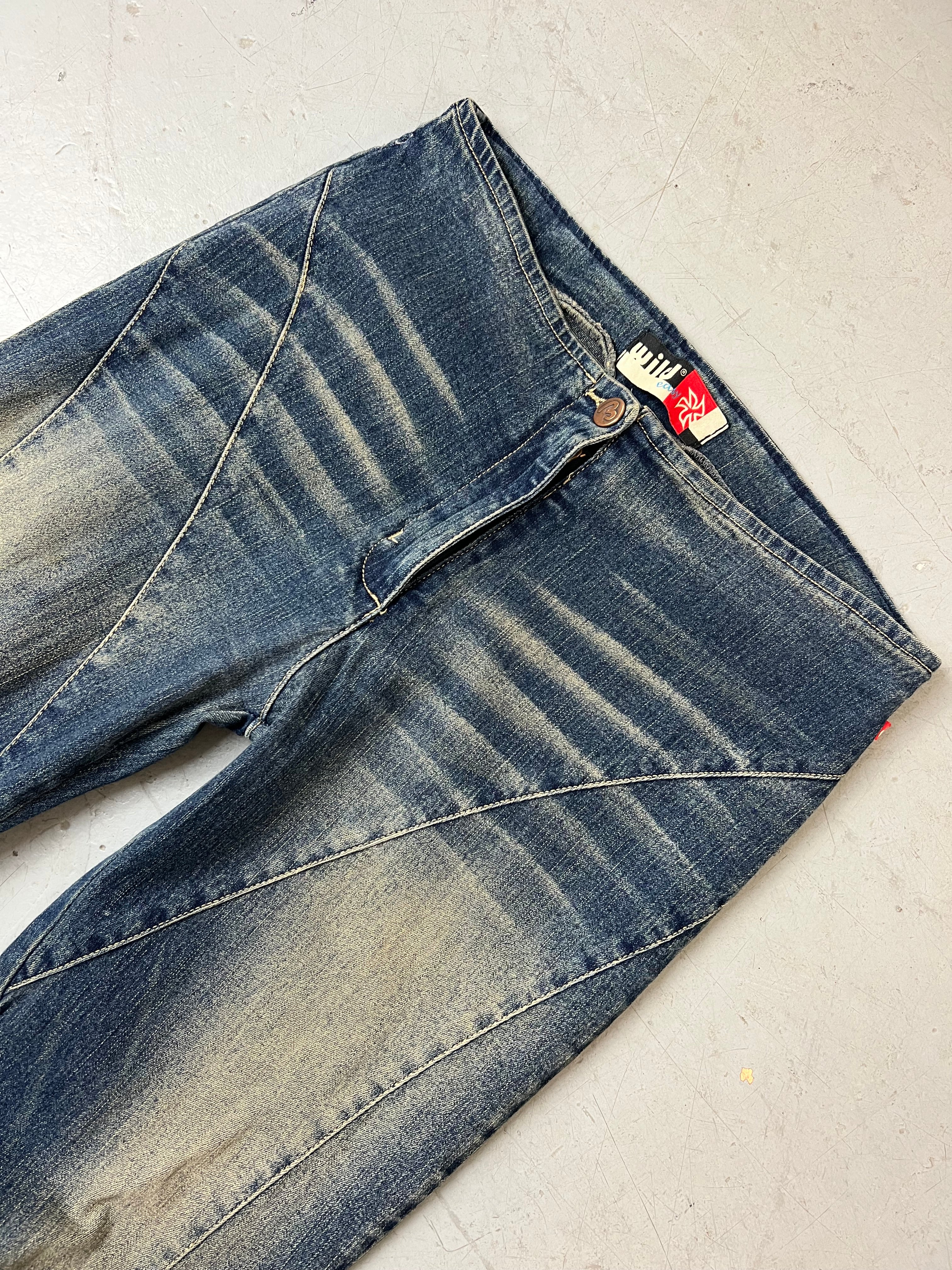 Vintage Mid Waist Bootcut Jeans mit Waschung für Damen. Y2K Second Hand 2000s Fashion