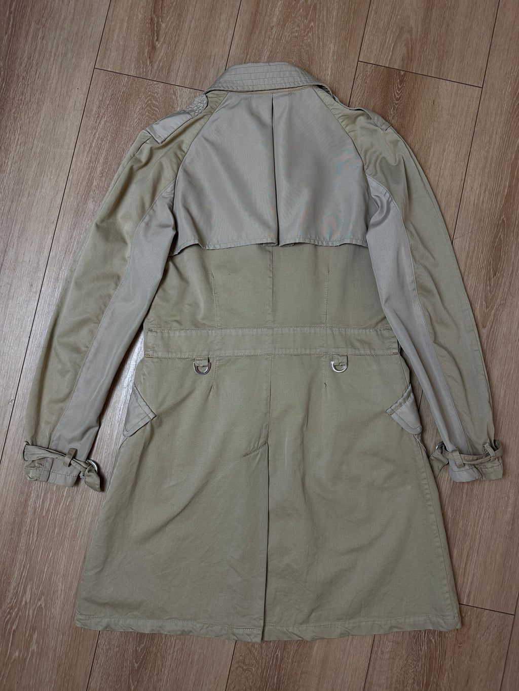Produktbild von einem Vintage Beige Moncler Coat von hinten