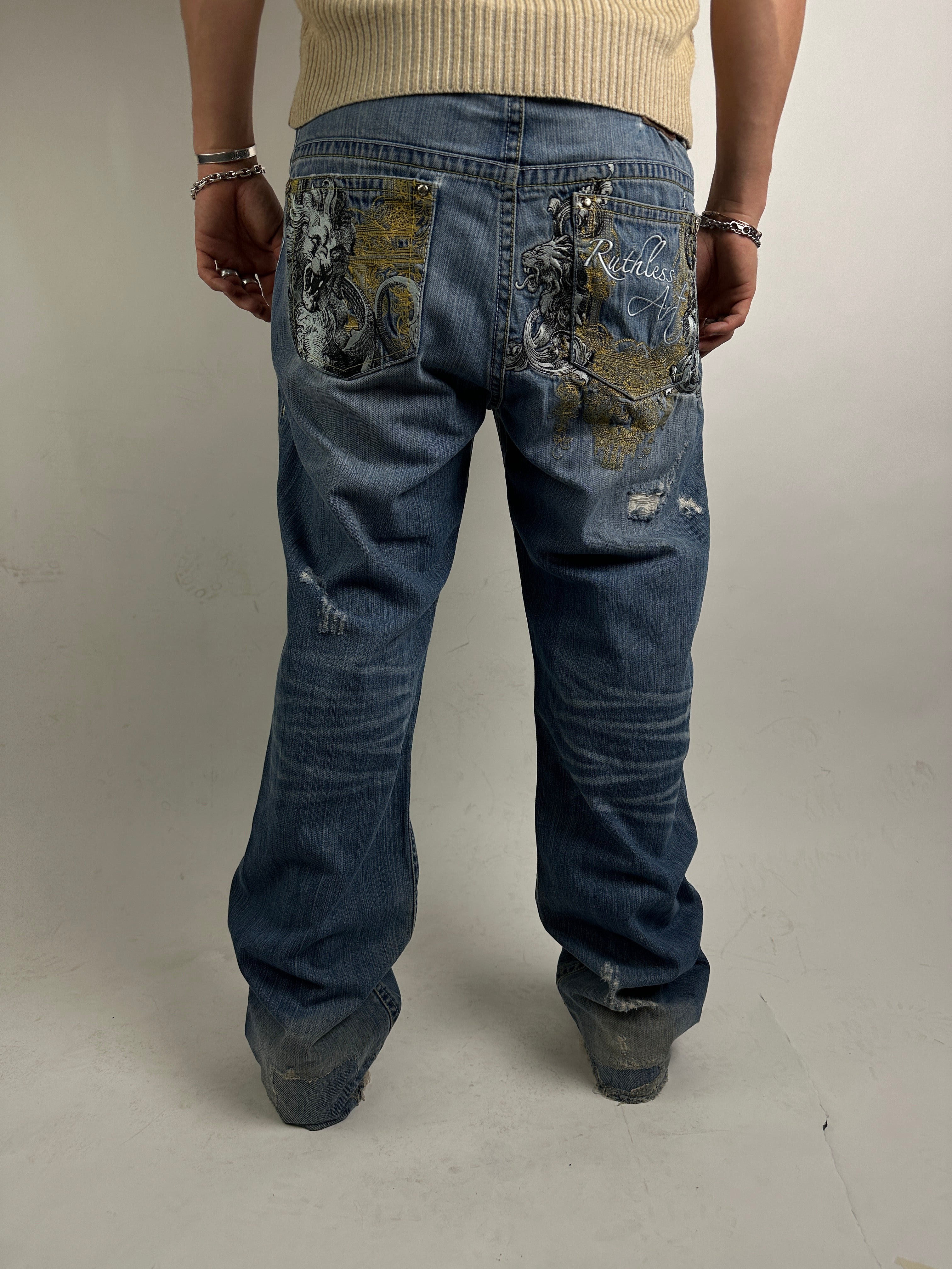 Tragebild von Vintage Ruthless Art Baggy Denim with Backprint von hinten