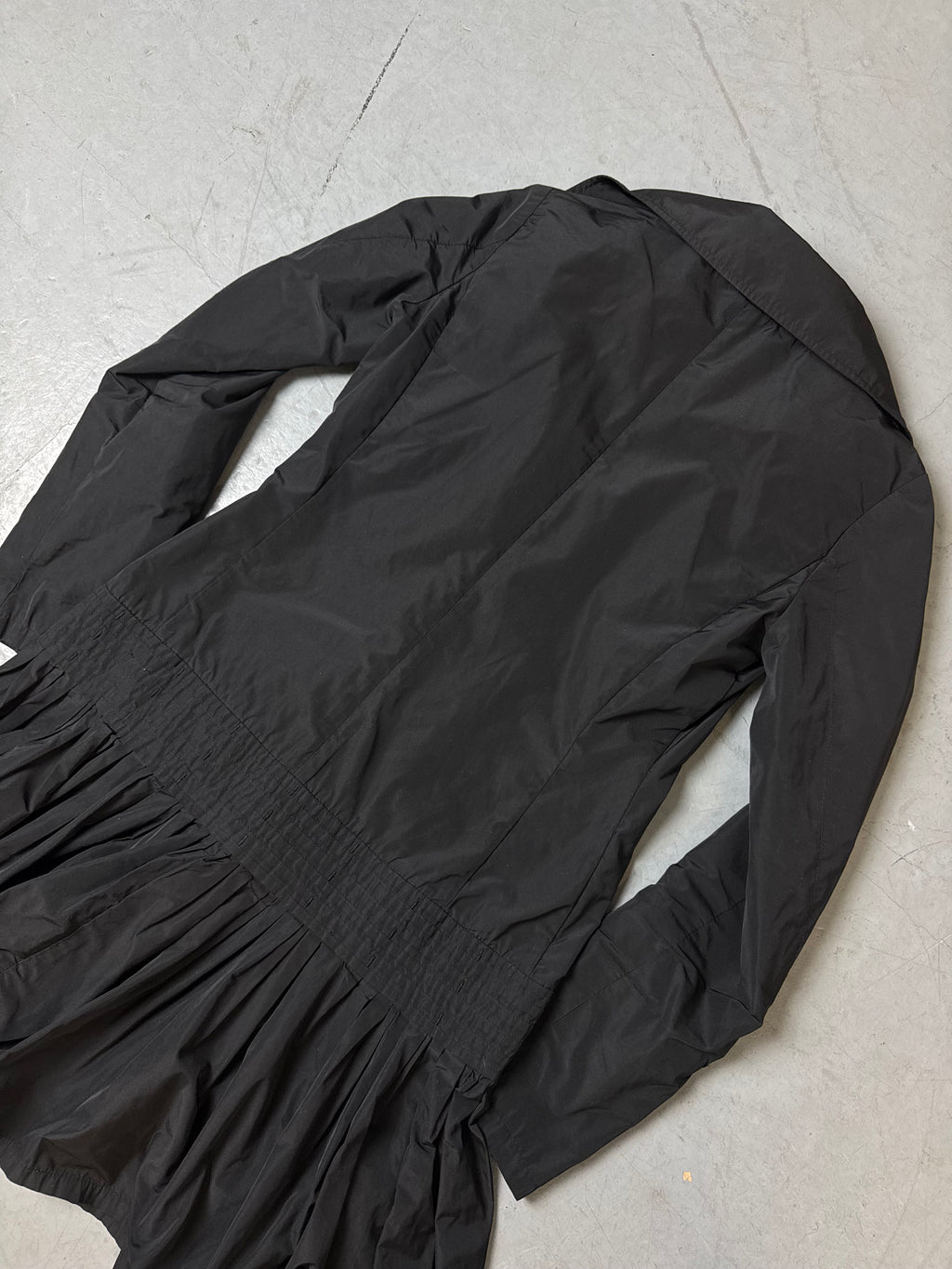 Ein schwarzer Mantel von LiuJu mit Knöpfen vintage Y2K 