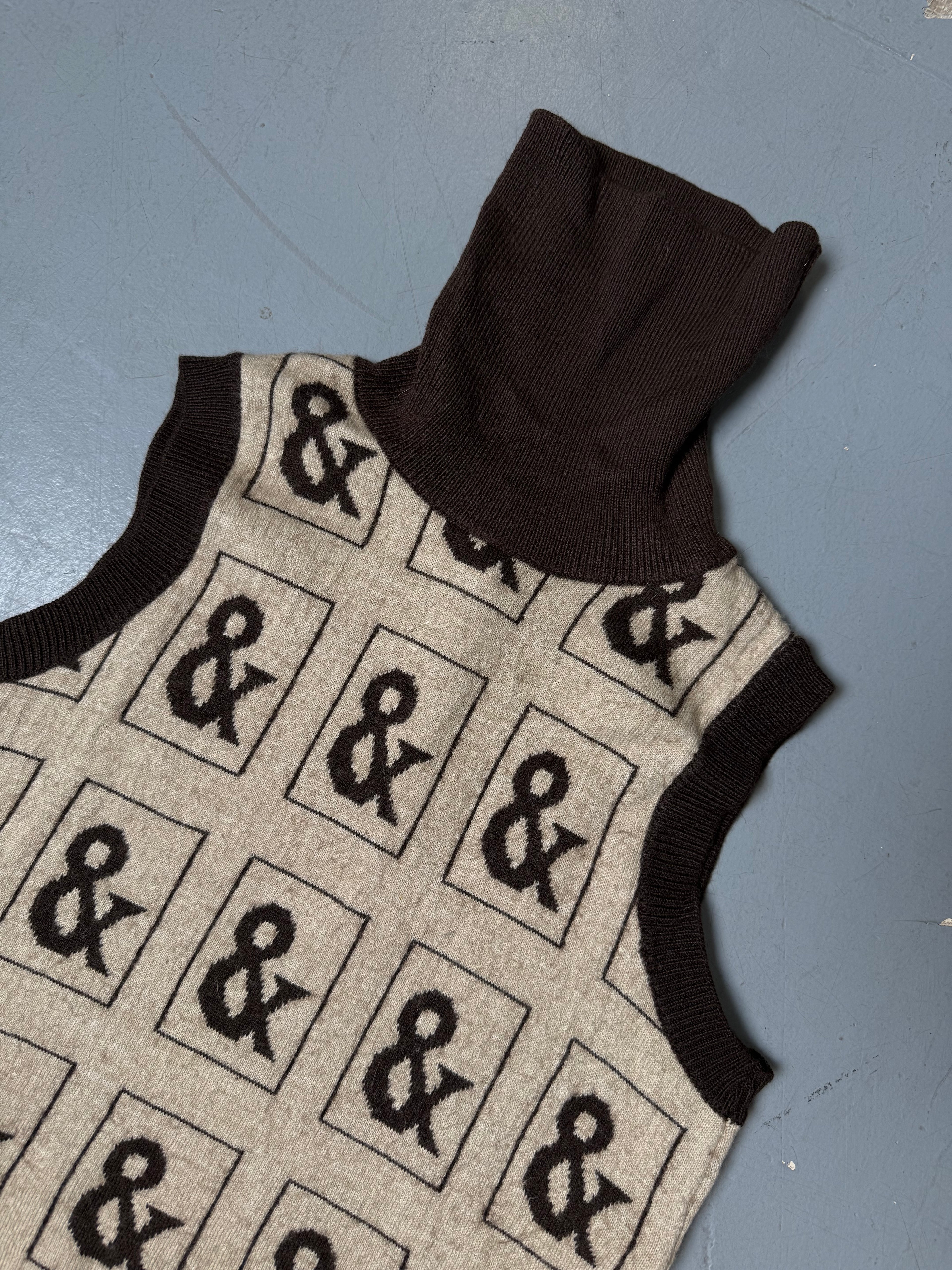 Vintage Dolce&Gabbana Brown Turtleneck Top für Damen. Y2K Secondhand 2000s Fashion.