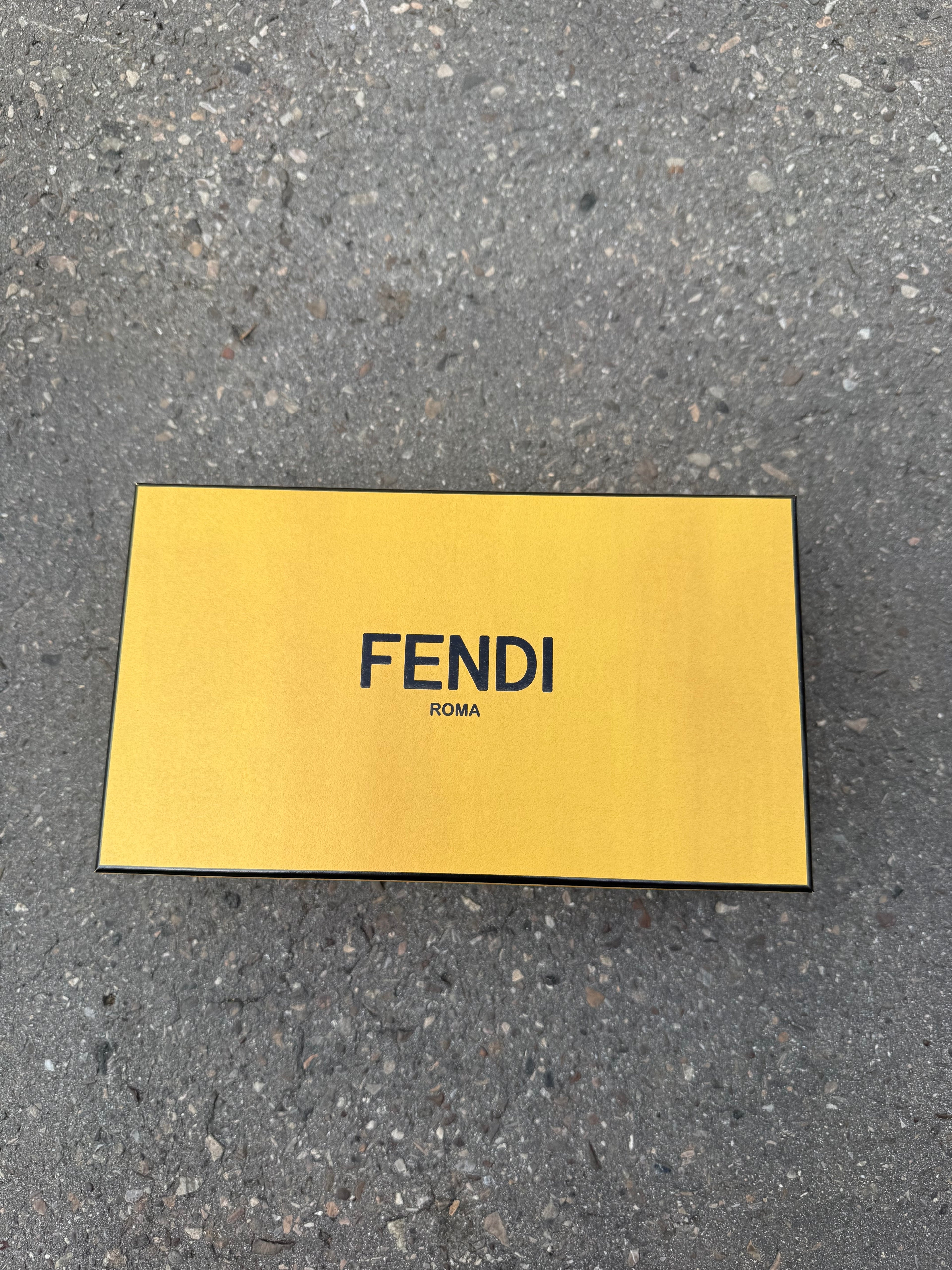 Sonnenbrille von Fendi mit großen Pink Orangen Gläsern